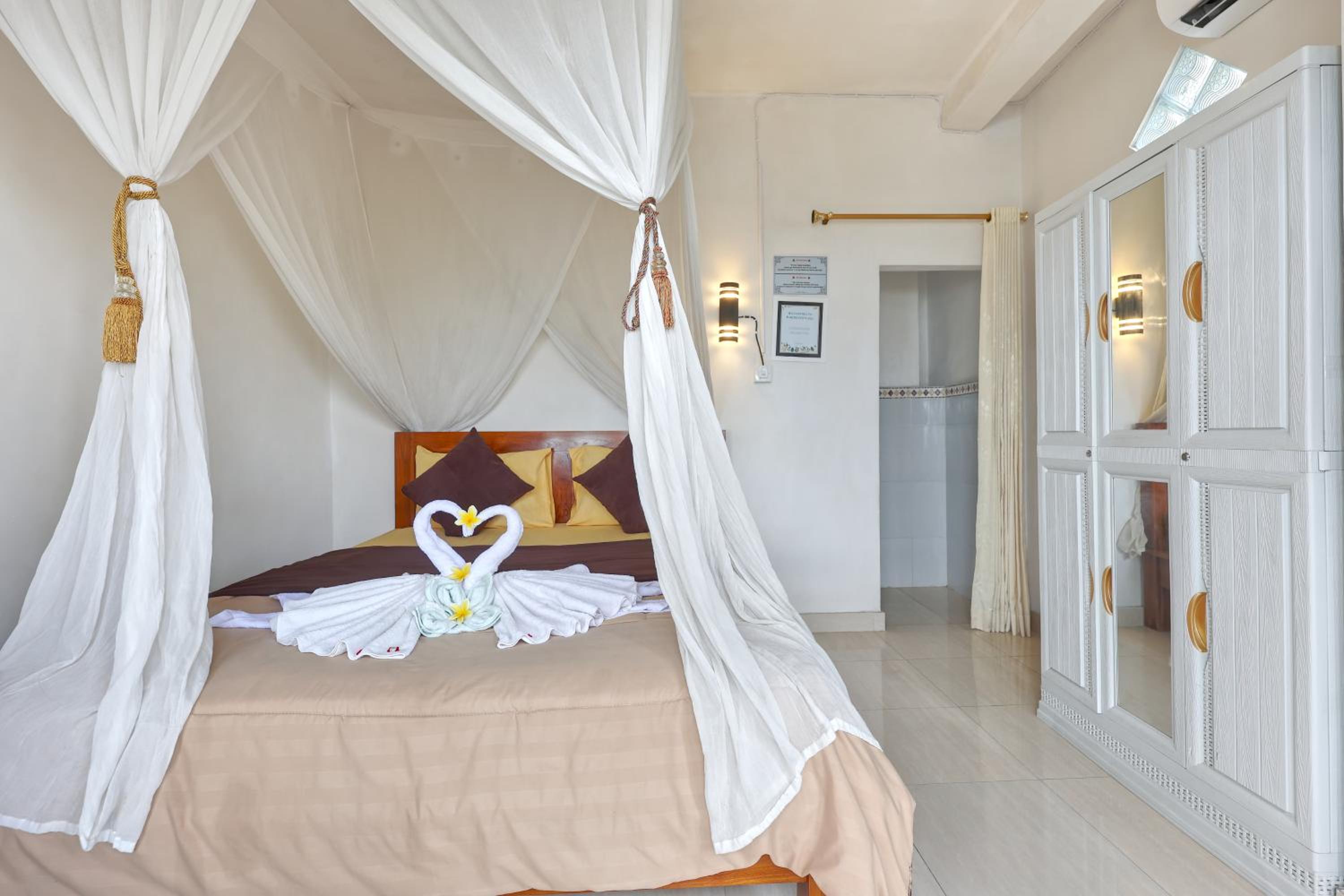 Queen Room with Sea View - Photo 5