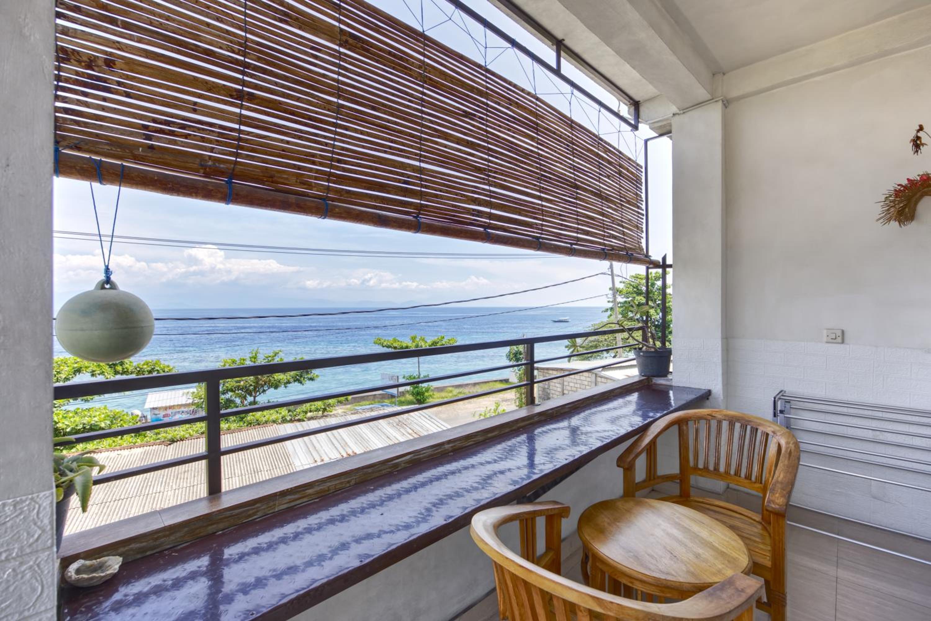 Queen Room with Sea View - Photo 2
