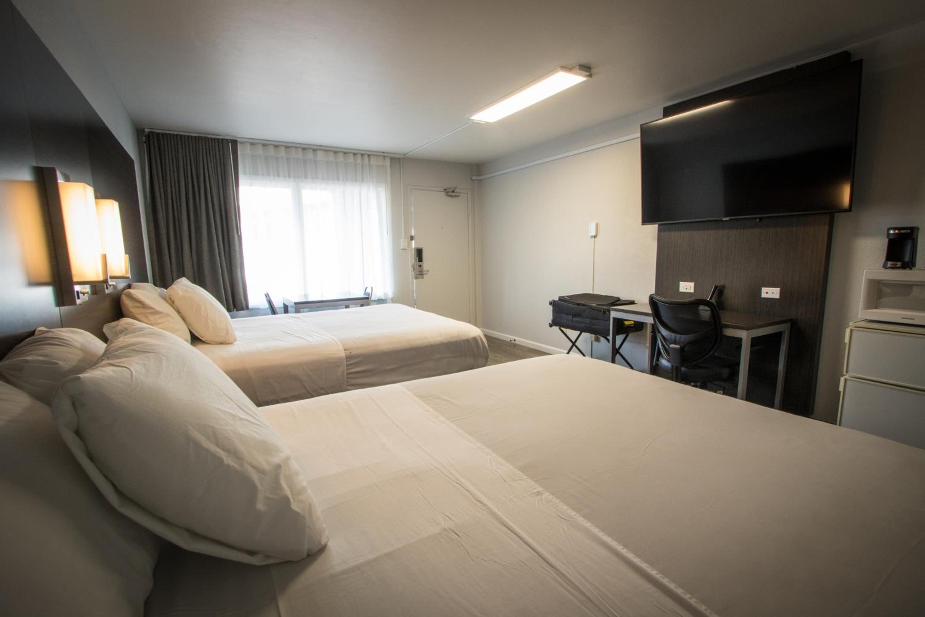 2 Queen Beds, Non-Smoking - Photo 5
