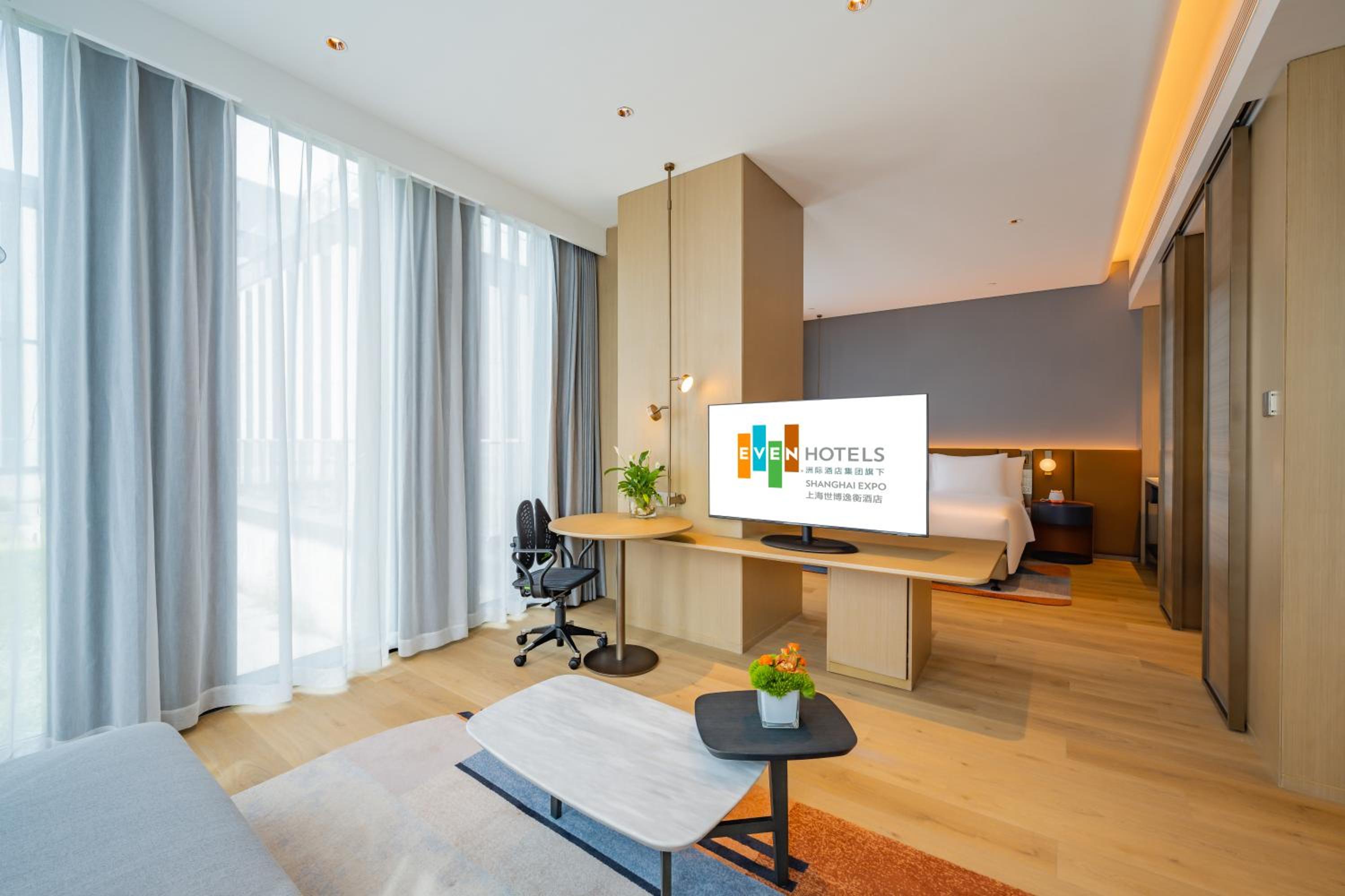 One-Bedroom King Suite