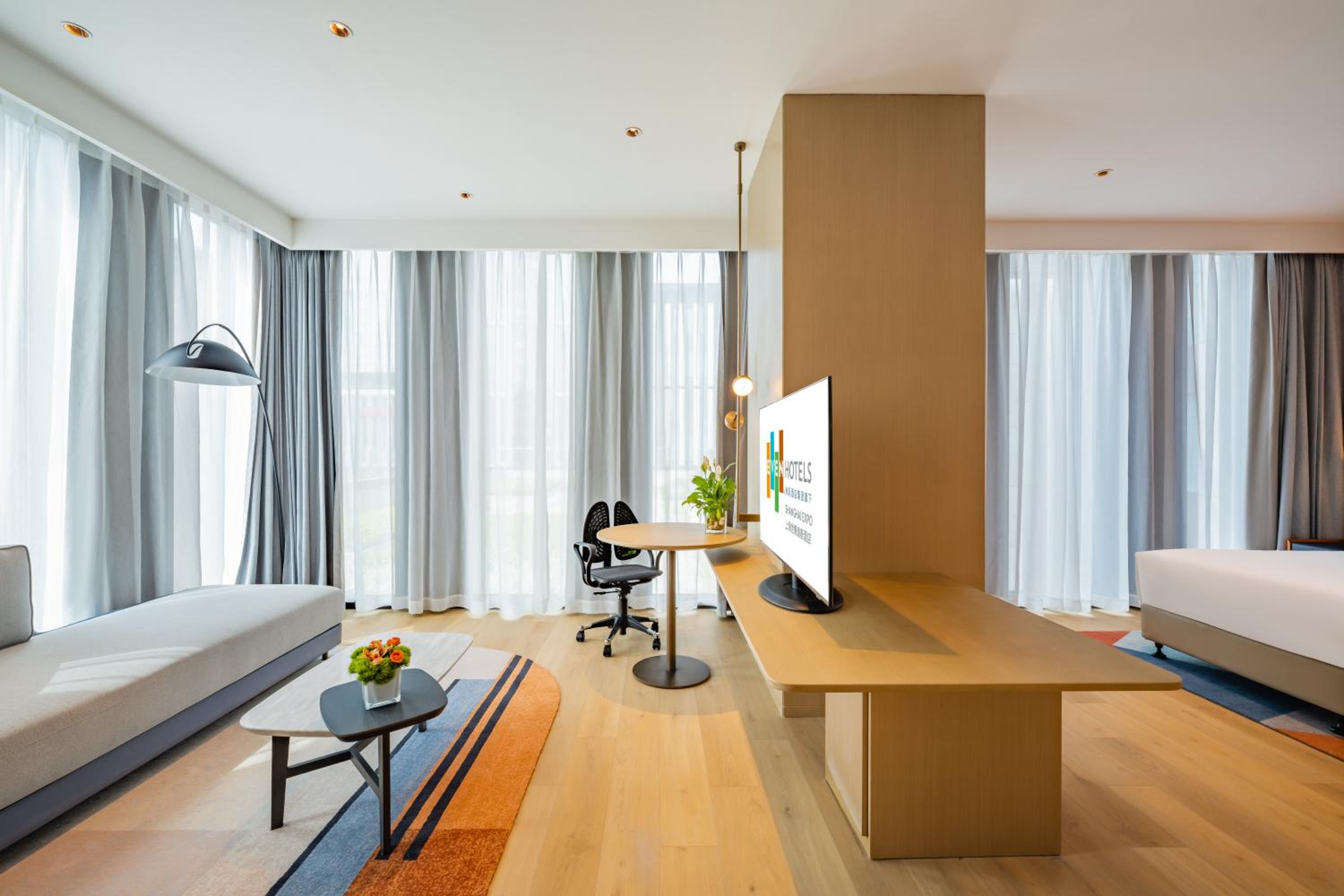 One-Bedroom King Suite