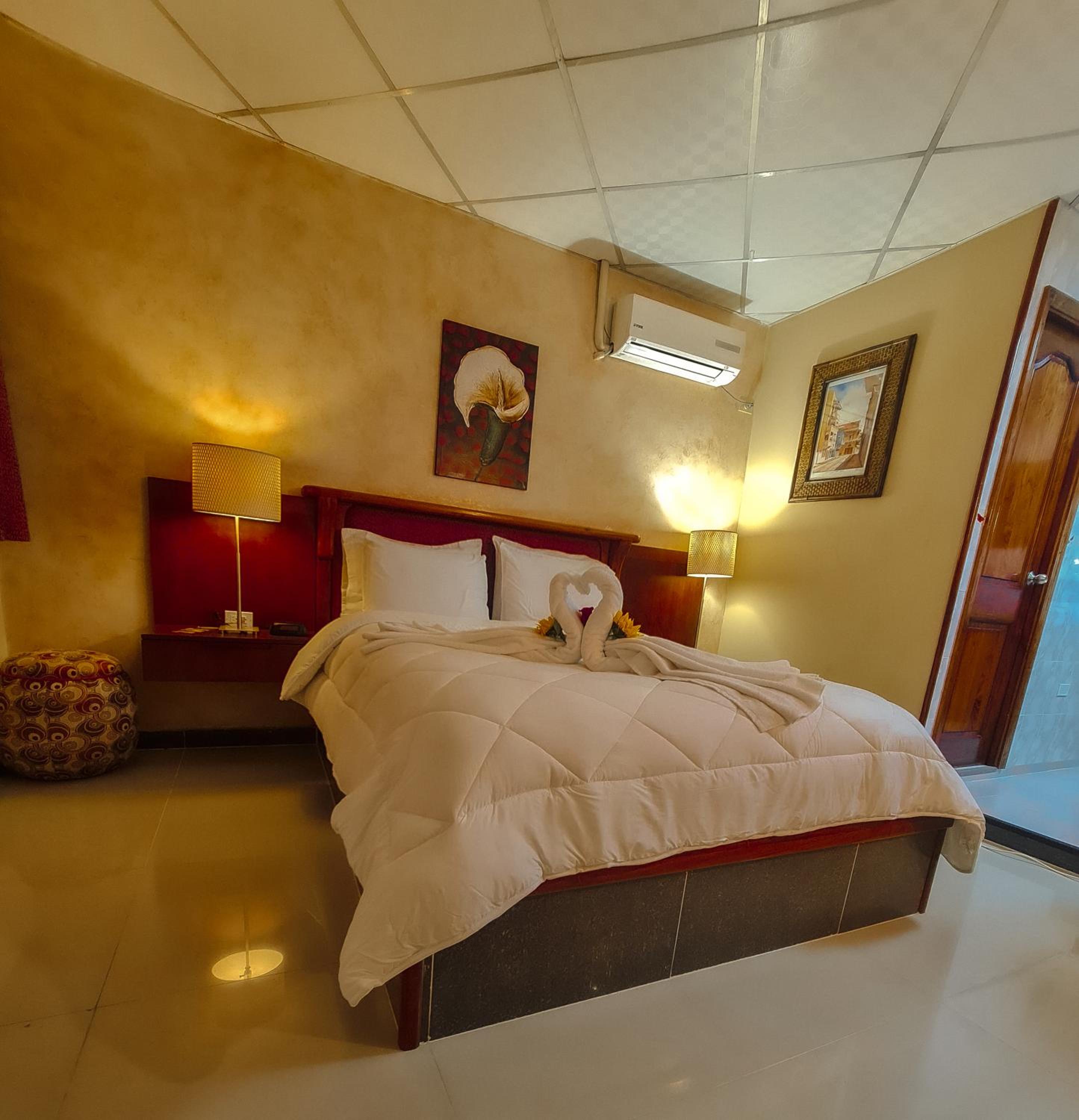 Queen Room with Spa Bath photo 2