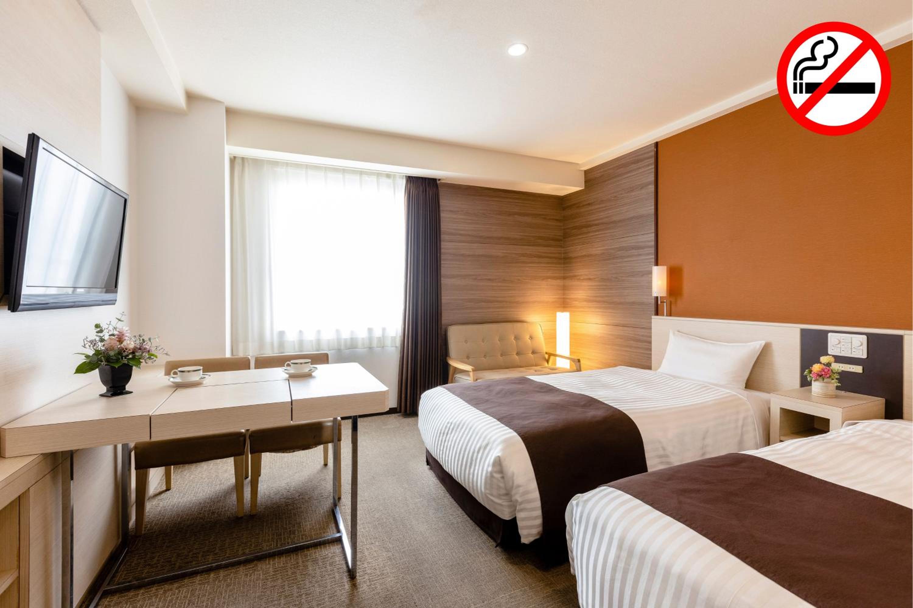 Twin Room - Non-Smoking - Photo 4