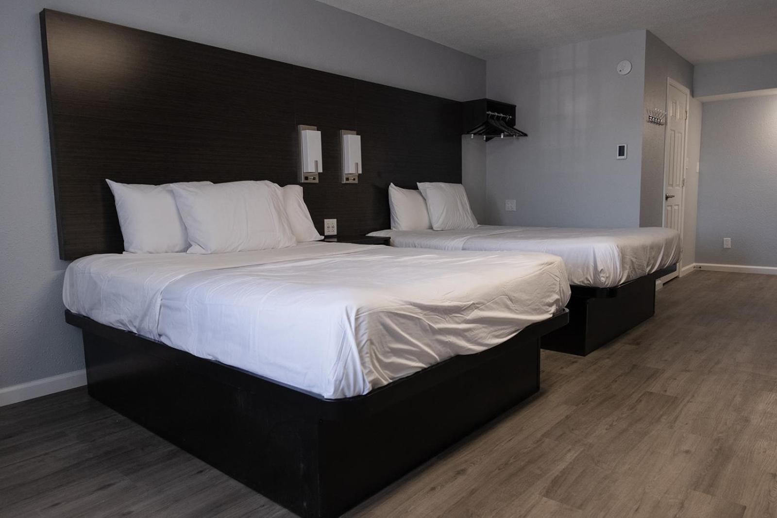 2 Queen Beds Accessible, Non-Smoking (Pet-Friendly) - Photo 1