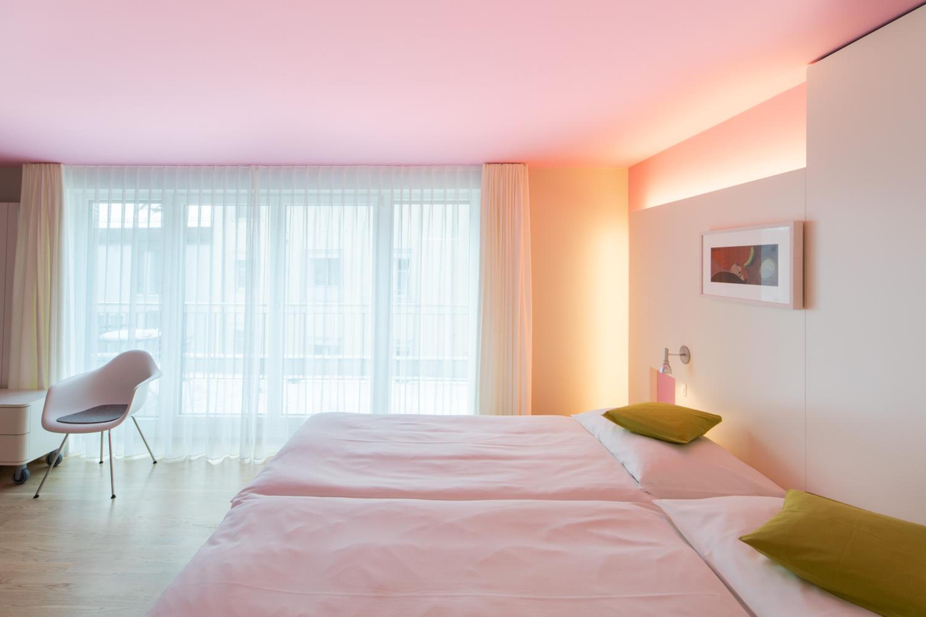 Junior Suite with Balcony/Sitting Area or Family Room photo 3