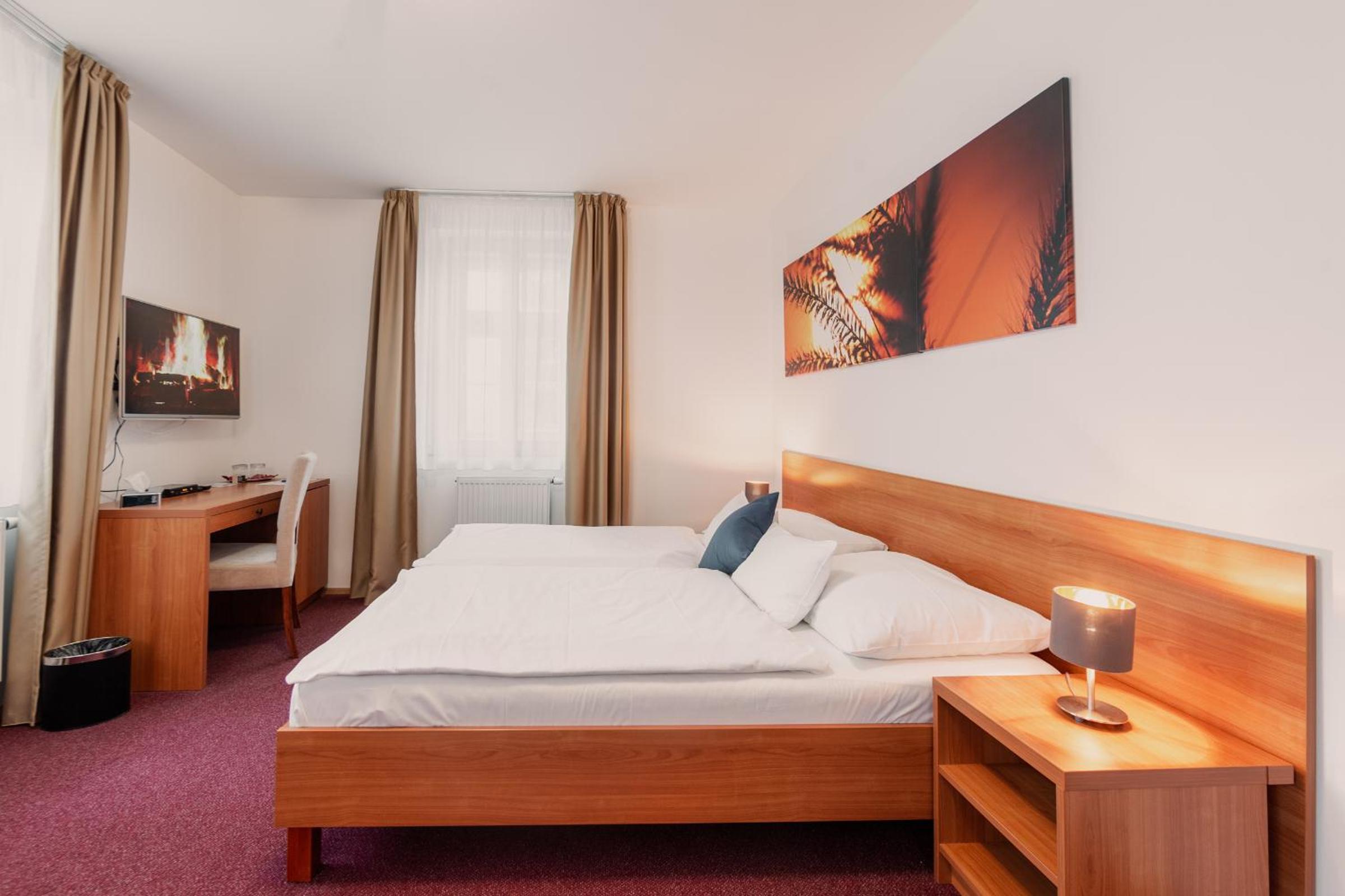 Deluxe Double or Twin Room photo 1