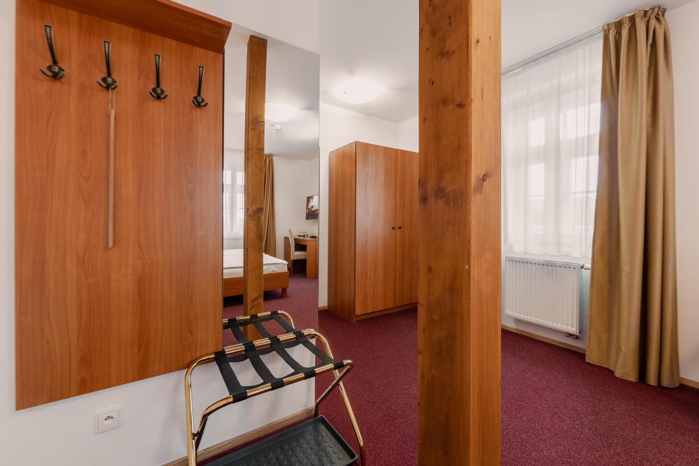 Deluxe Double or Twin Room photo 3