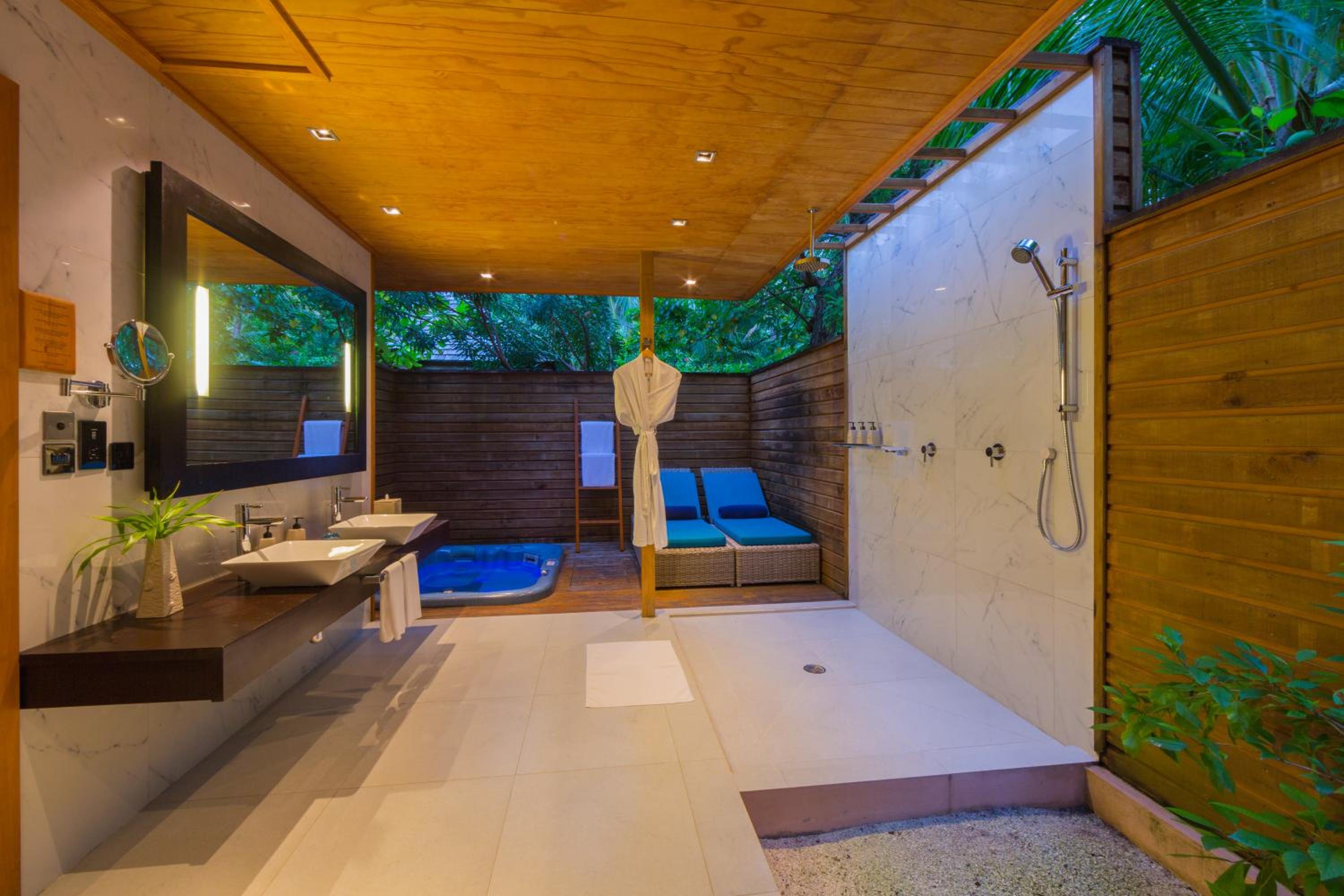 Jacuzzi Beach Villa
