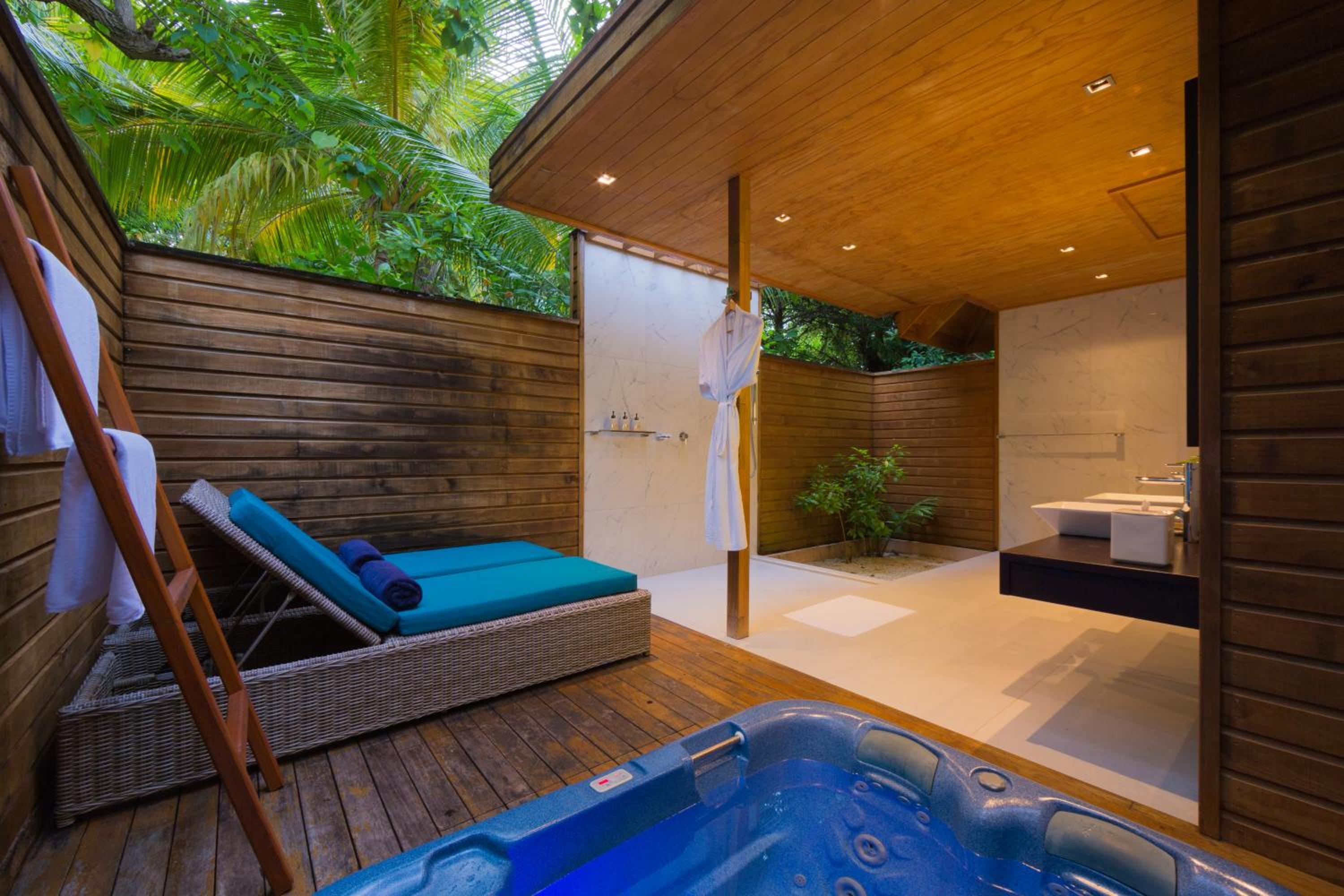 Jacuzzi Beach Villa photo 2