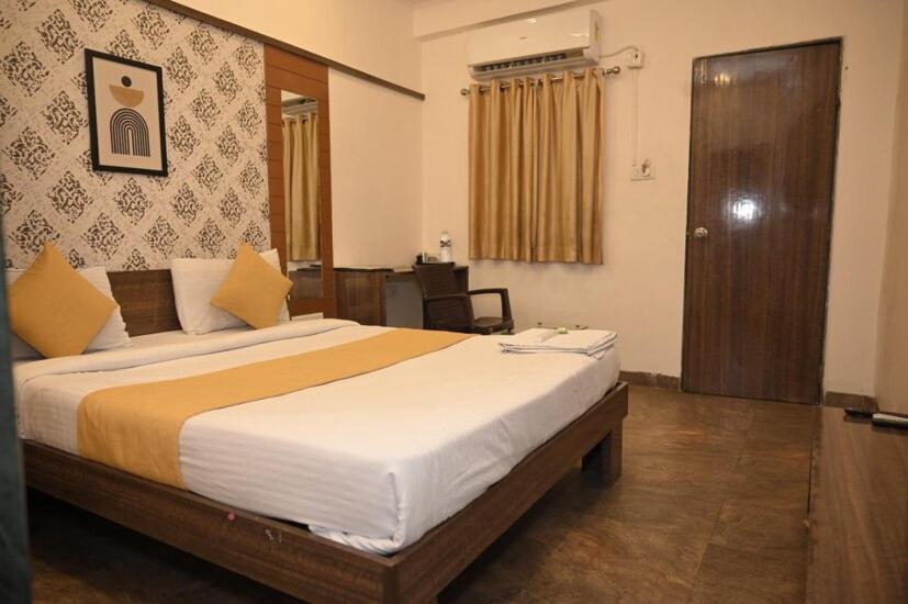 Deluxe Room - Photo 3