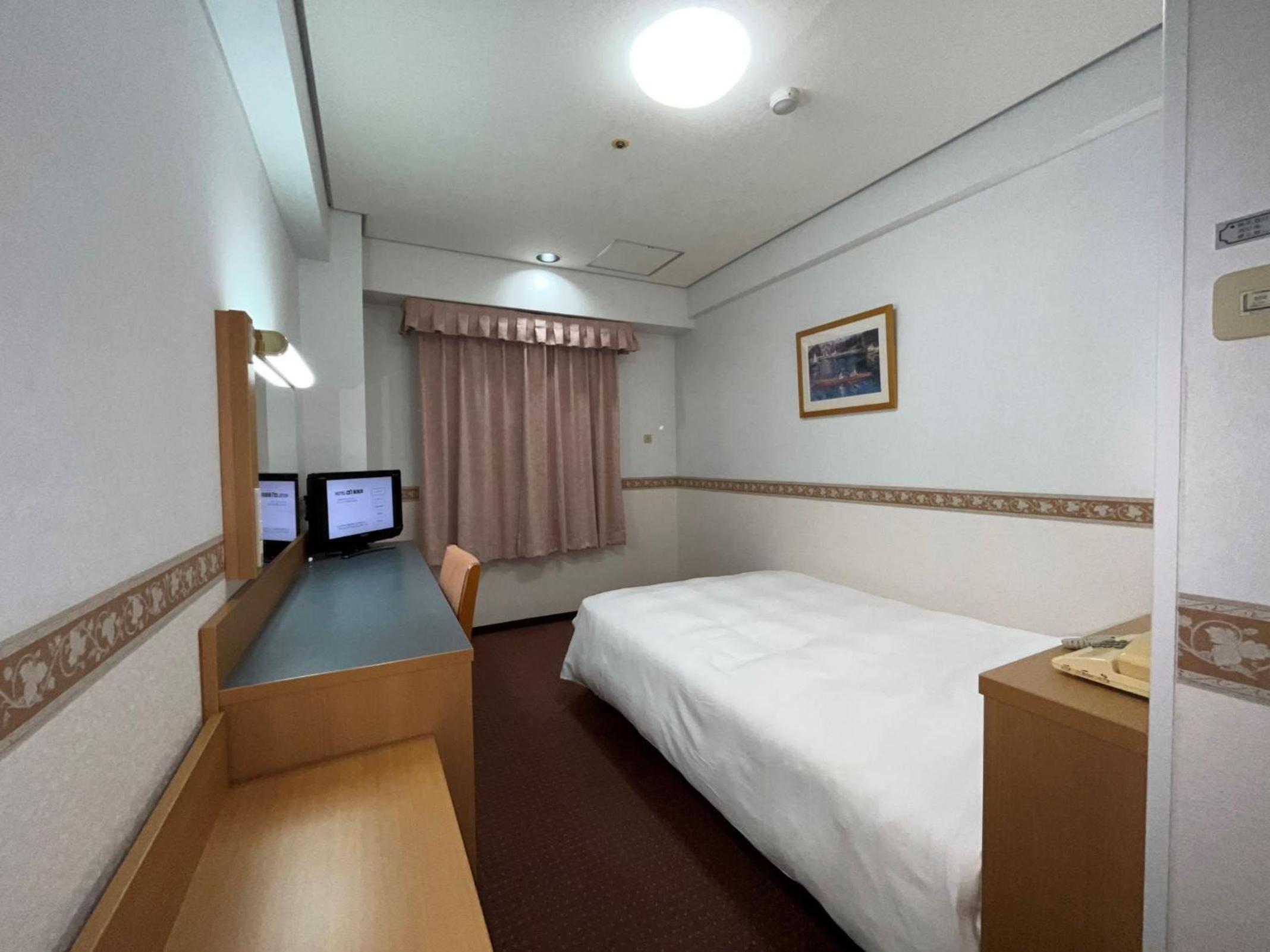 Single Room with Additional Amenities - Non-Smoking photo 1
