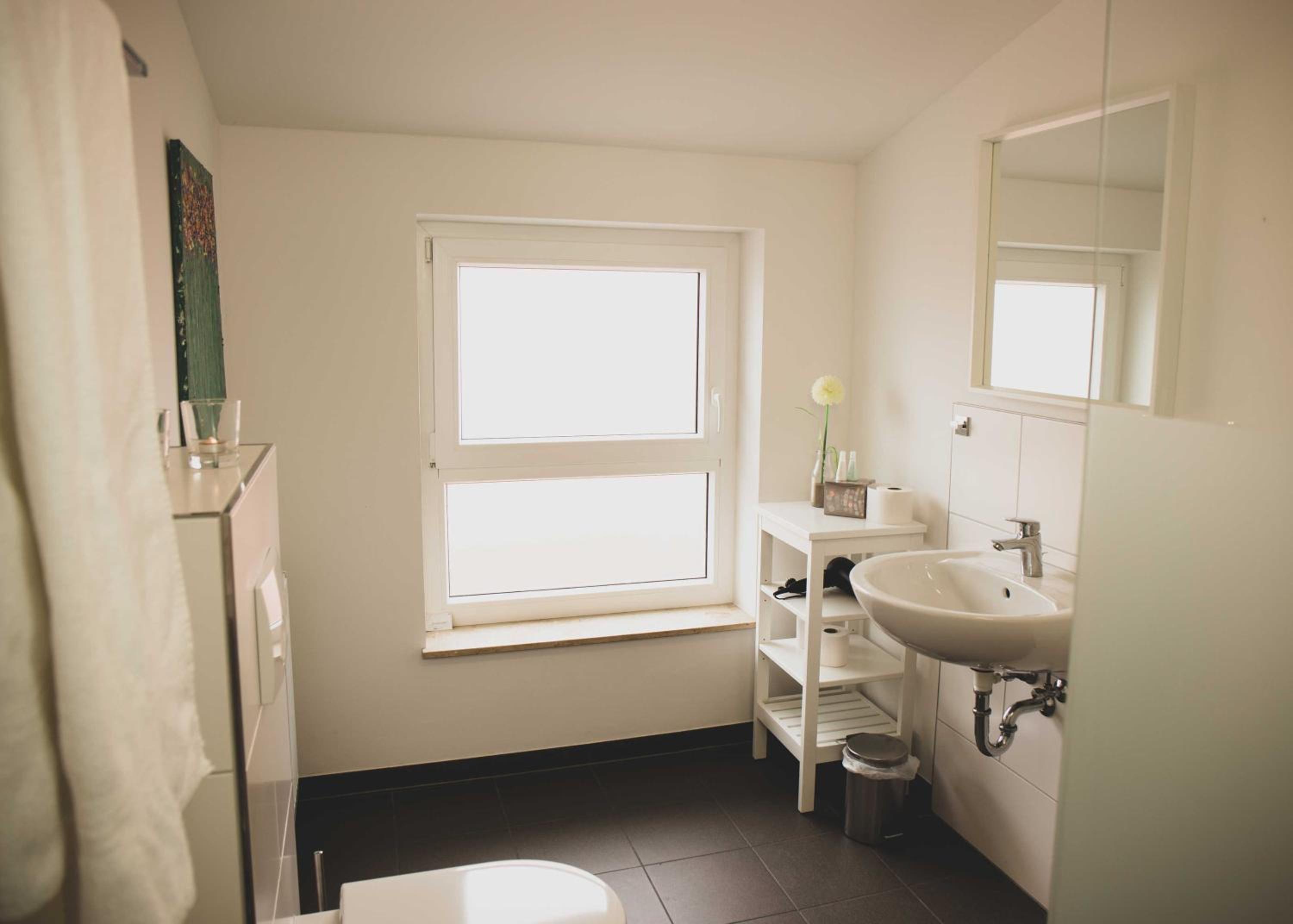 One-Bedroom Apartment with Shower photo 3