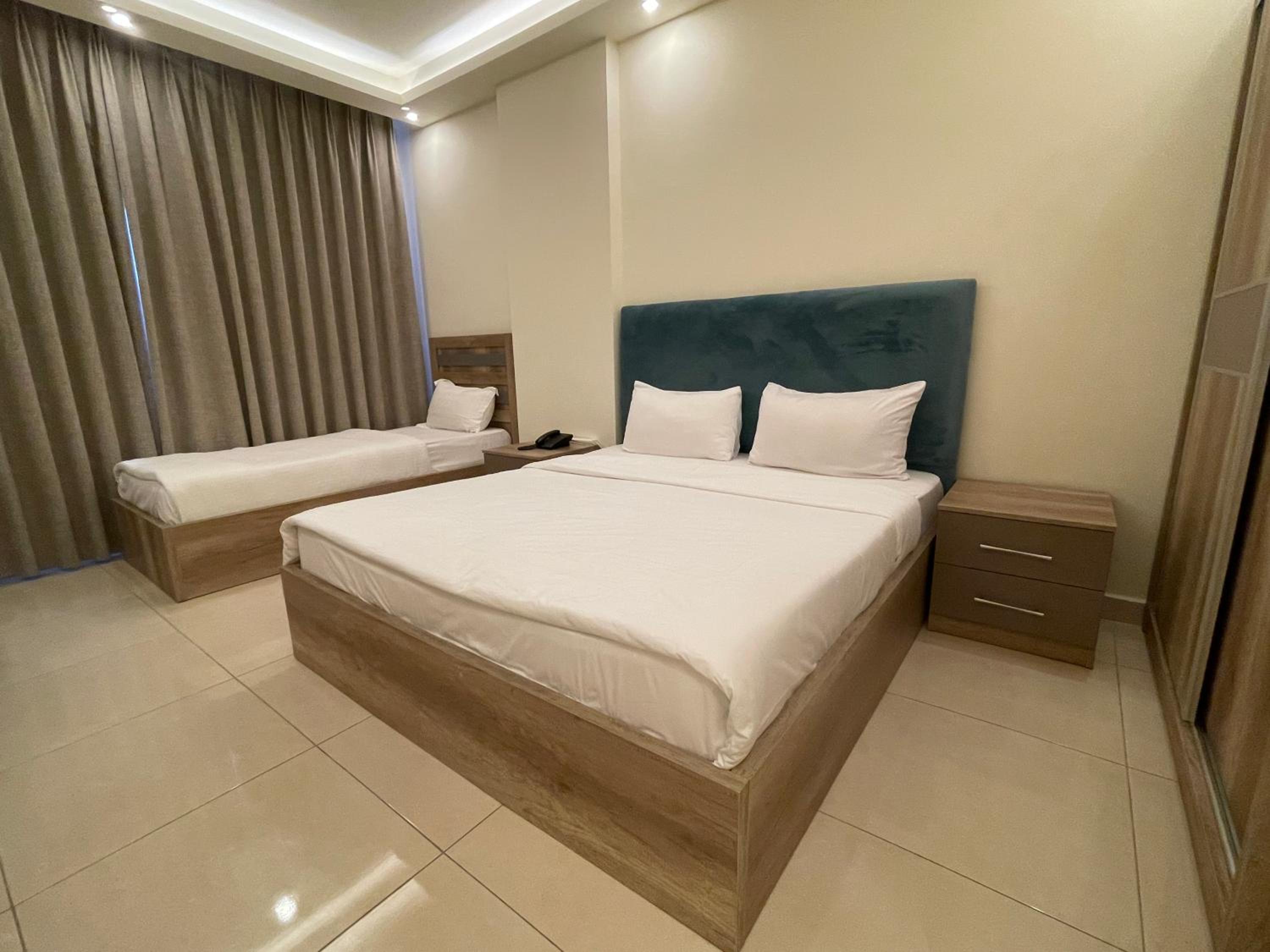 Double or Twin Room with Side Sea View - Photo 6