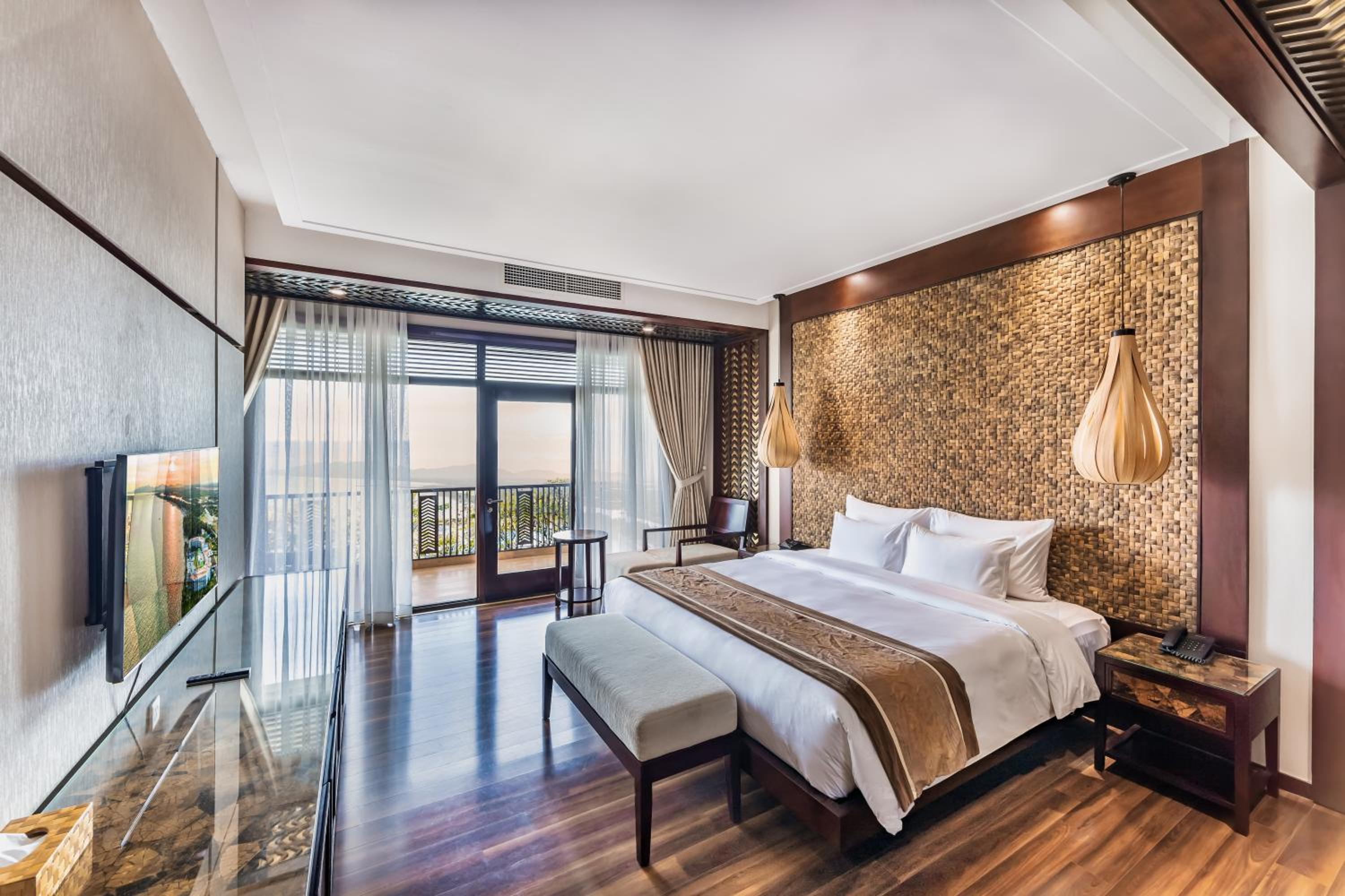 Queen Room with Pool View photo 2
