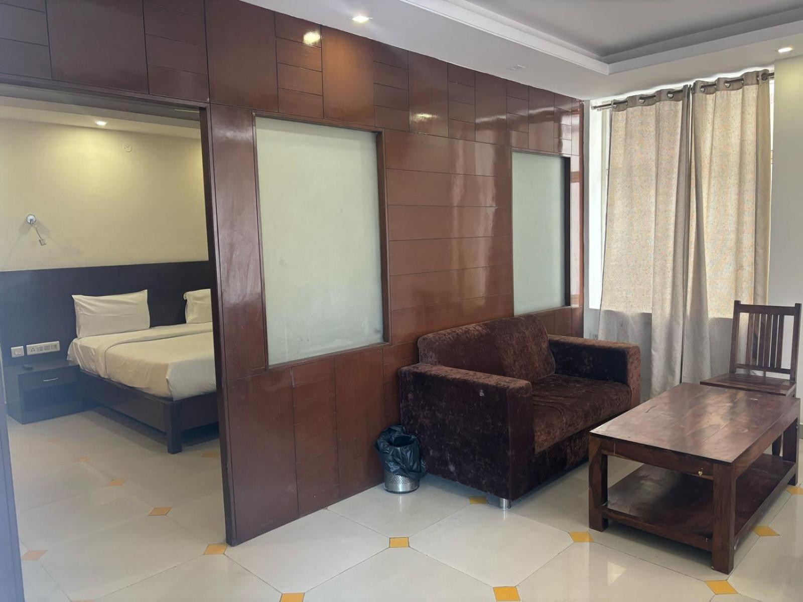 Suite - Photo 8