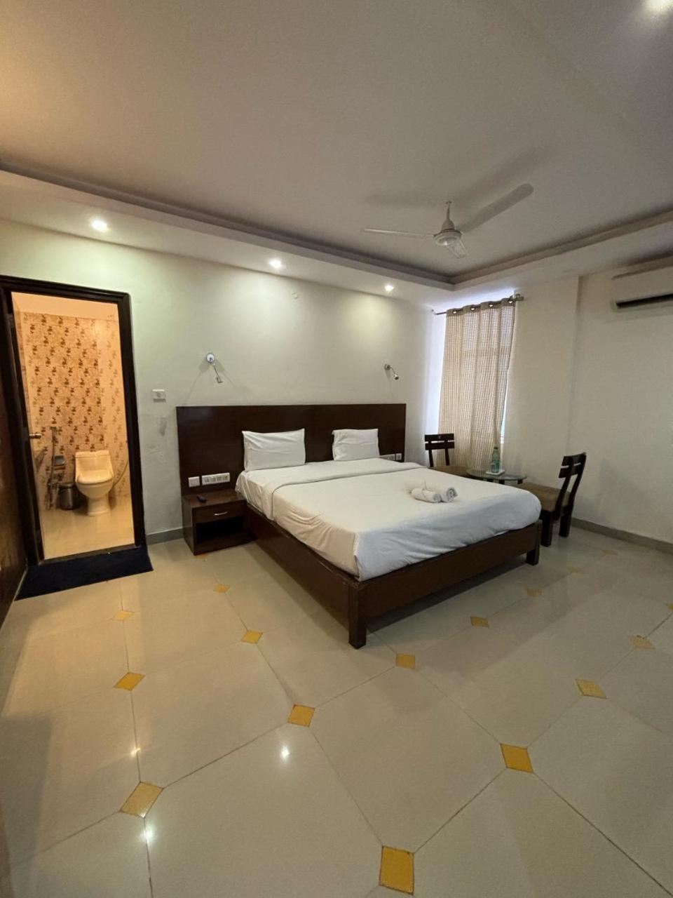 Deluxe Double Room - Photo 15