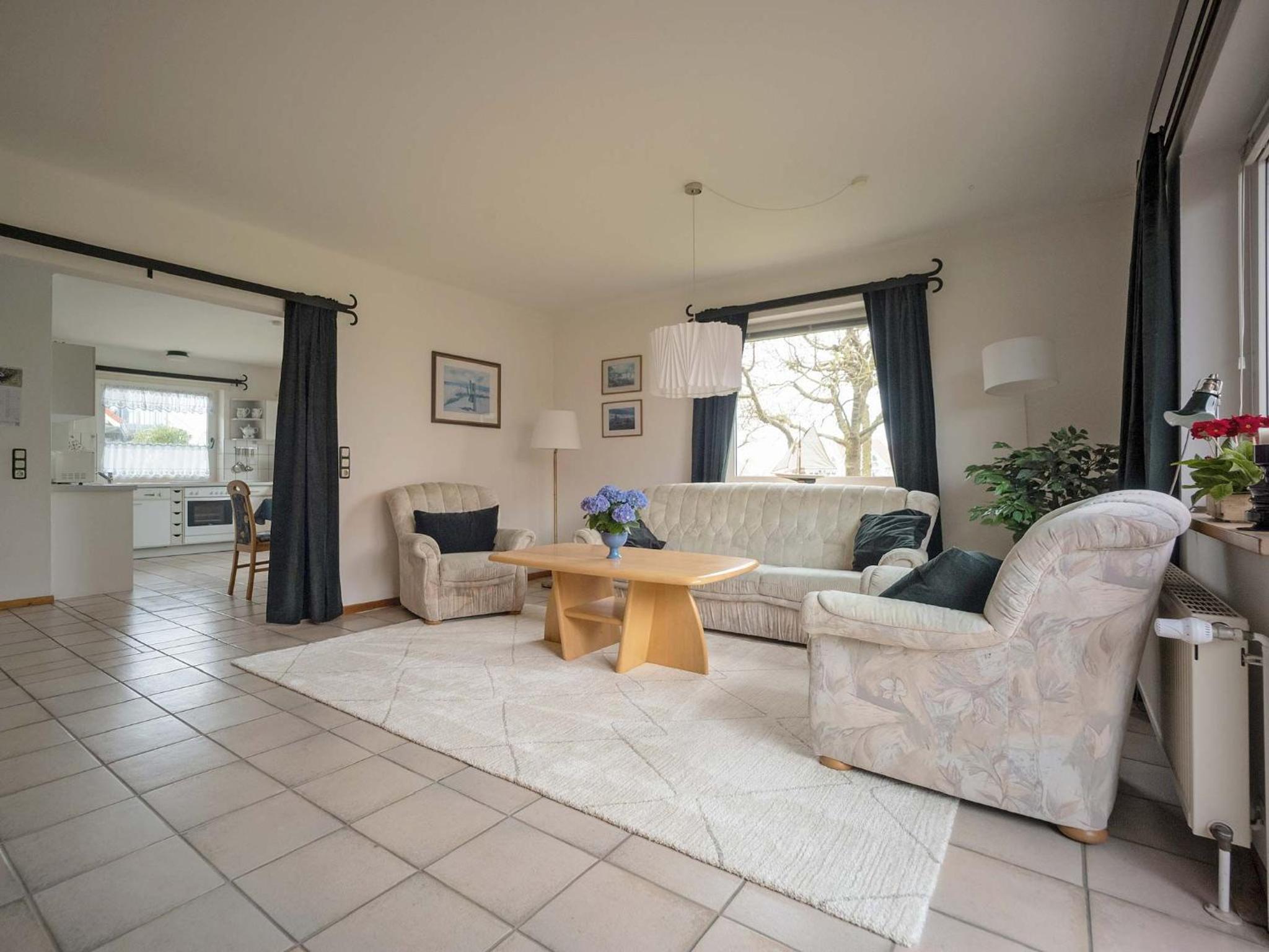 Three-Bedroom Apartment with Terrace photo 1