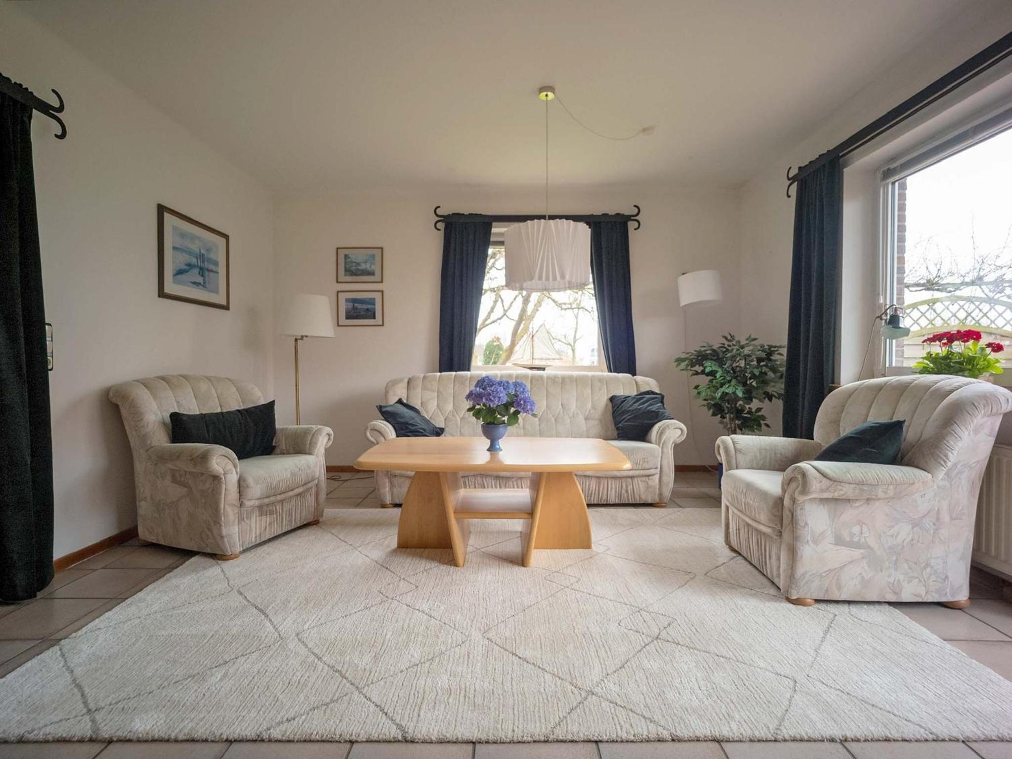 Three-Bedroom Apartment with Terrace photo 3