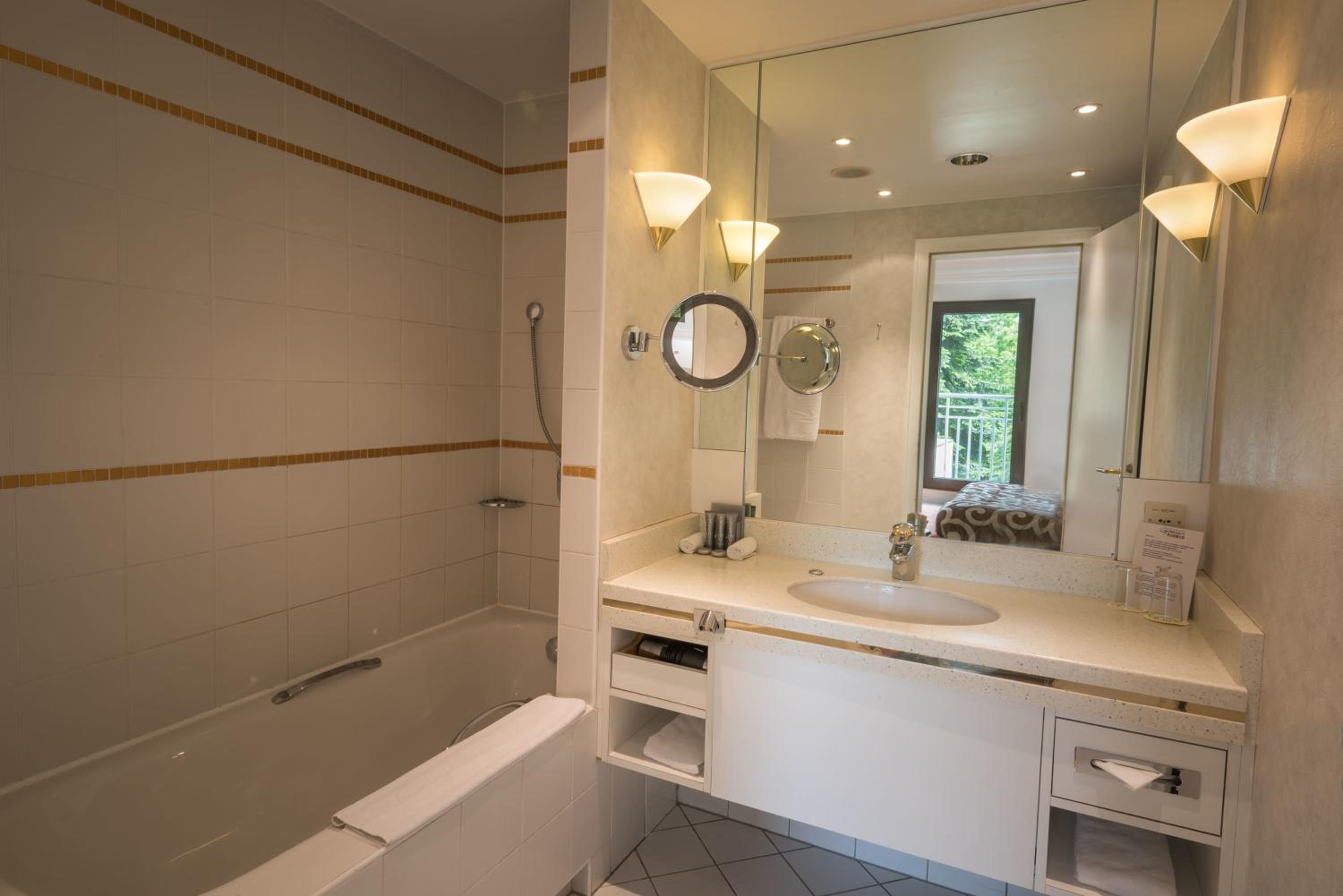 Suite with Park View - Photo 4