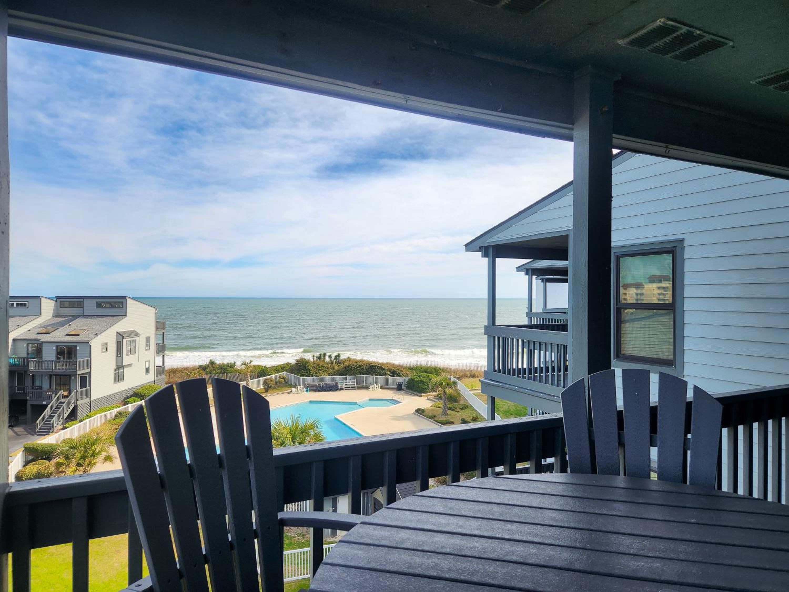 Two-Bedroom Apartment with Balcony and Sea View photo 3