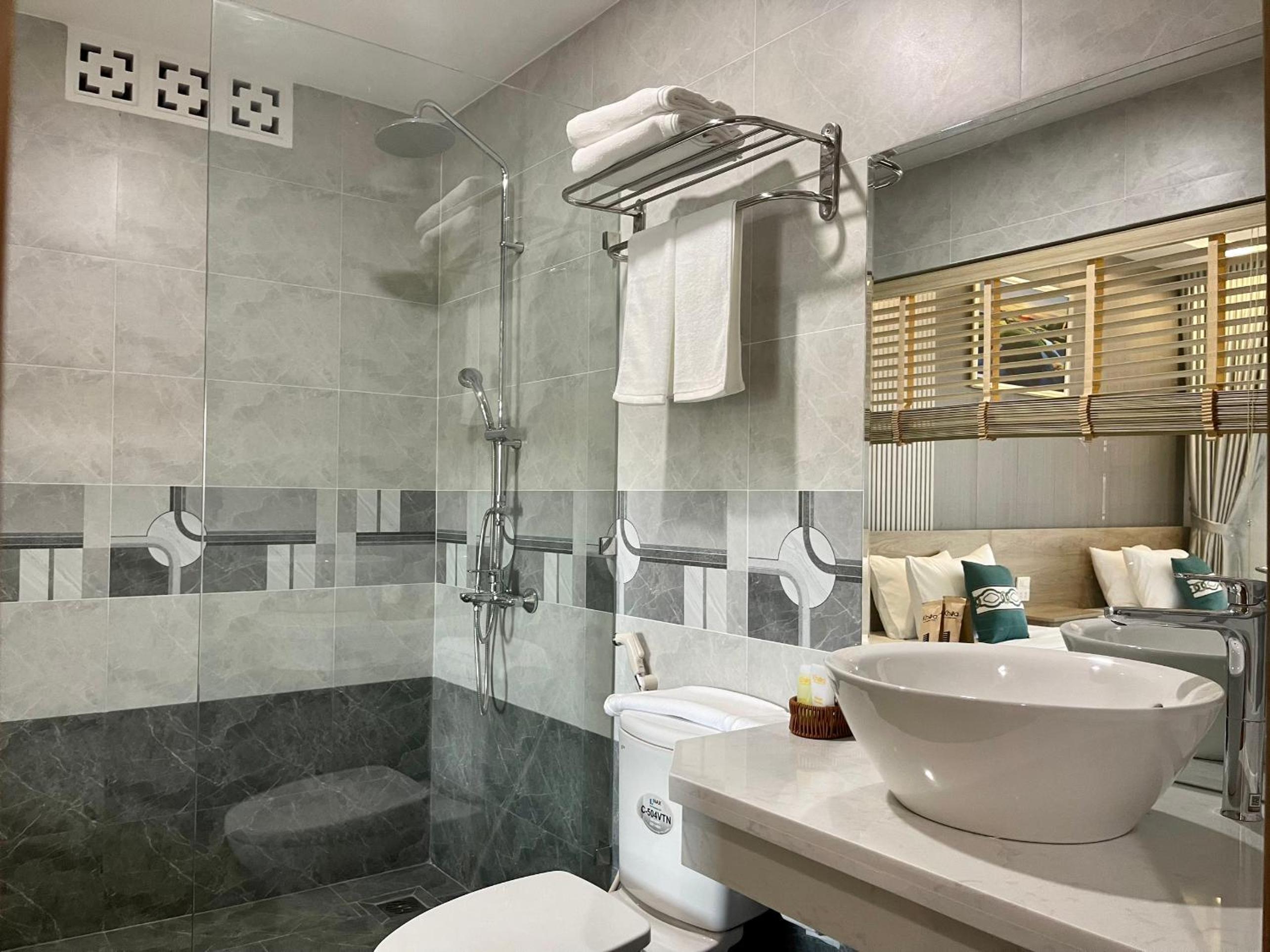 Deluxe Quadruple Room - Photo 5