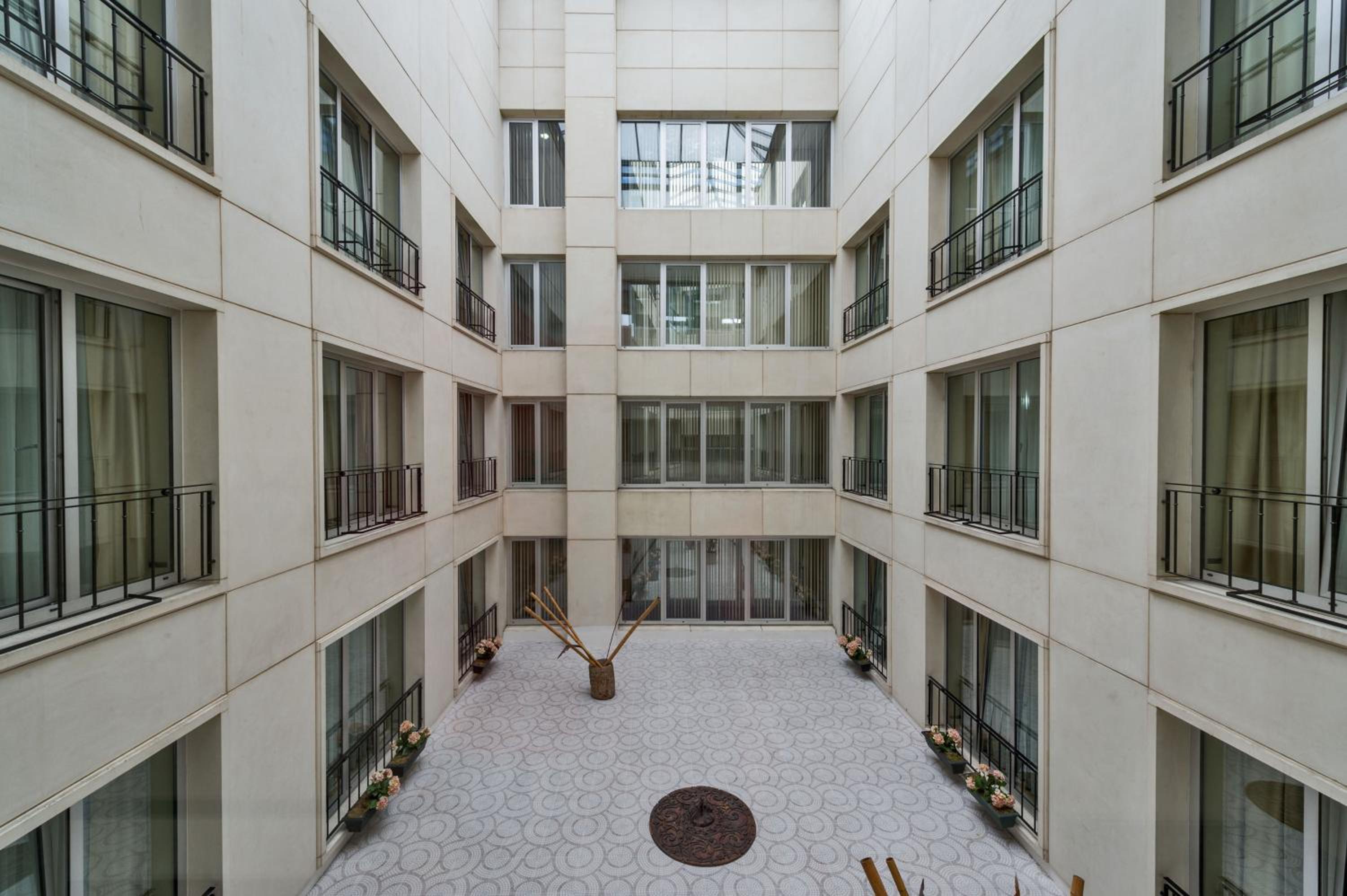 Basic Single Room - Atrium View photo 3