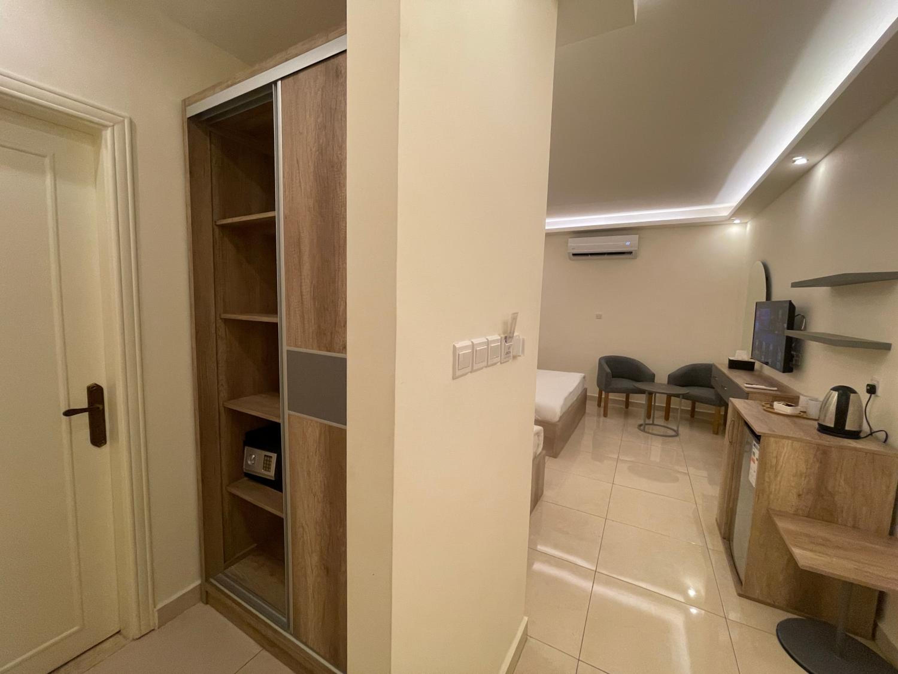 Standard Double or Twin Room - Photo 5