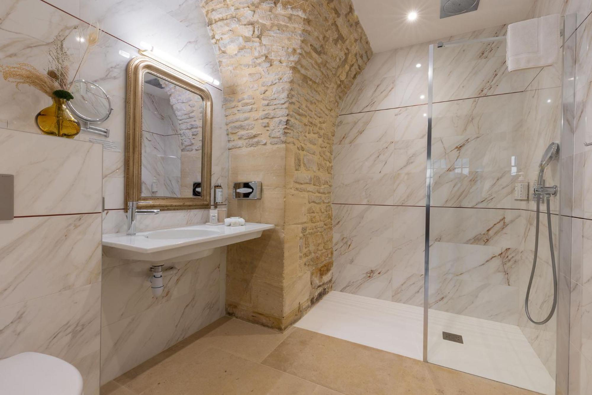 Superior Double Room - Photo 11
