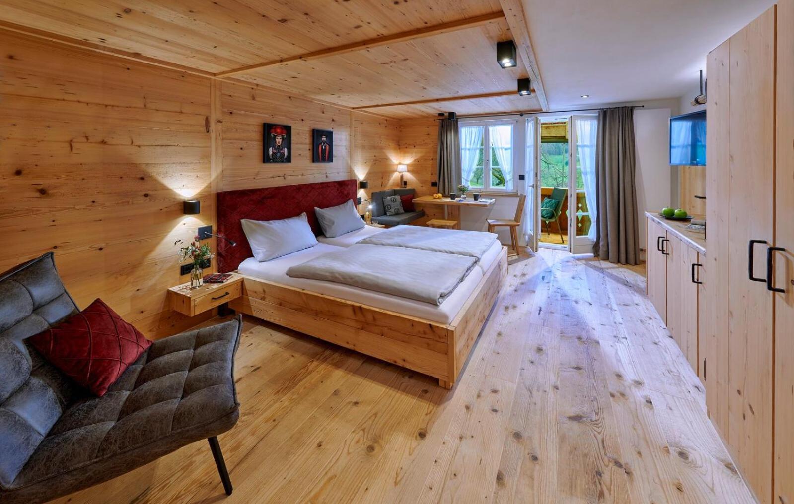 Small Family Room (2-3 people) photo 1