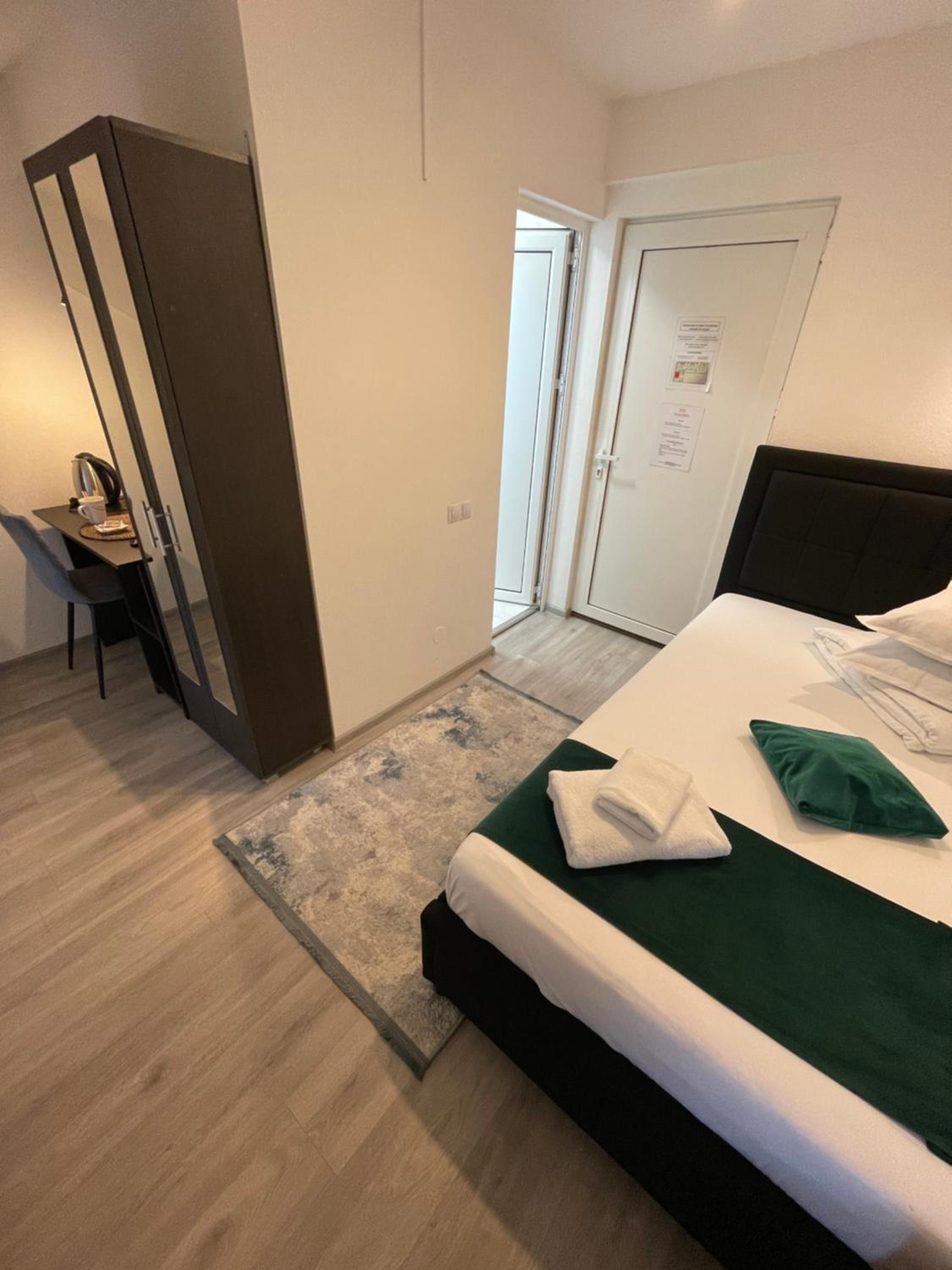 Large Single Room photo 3
