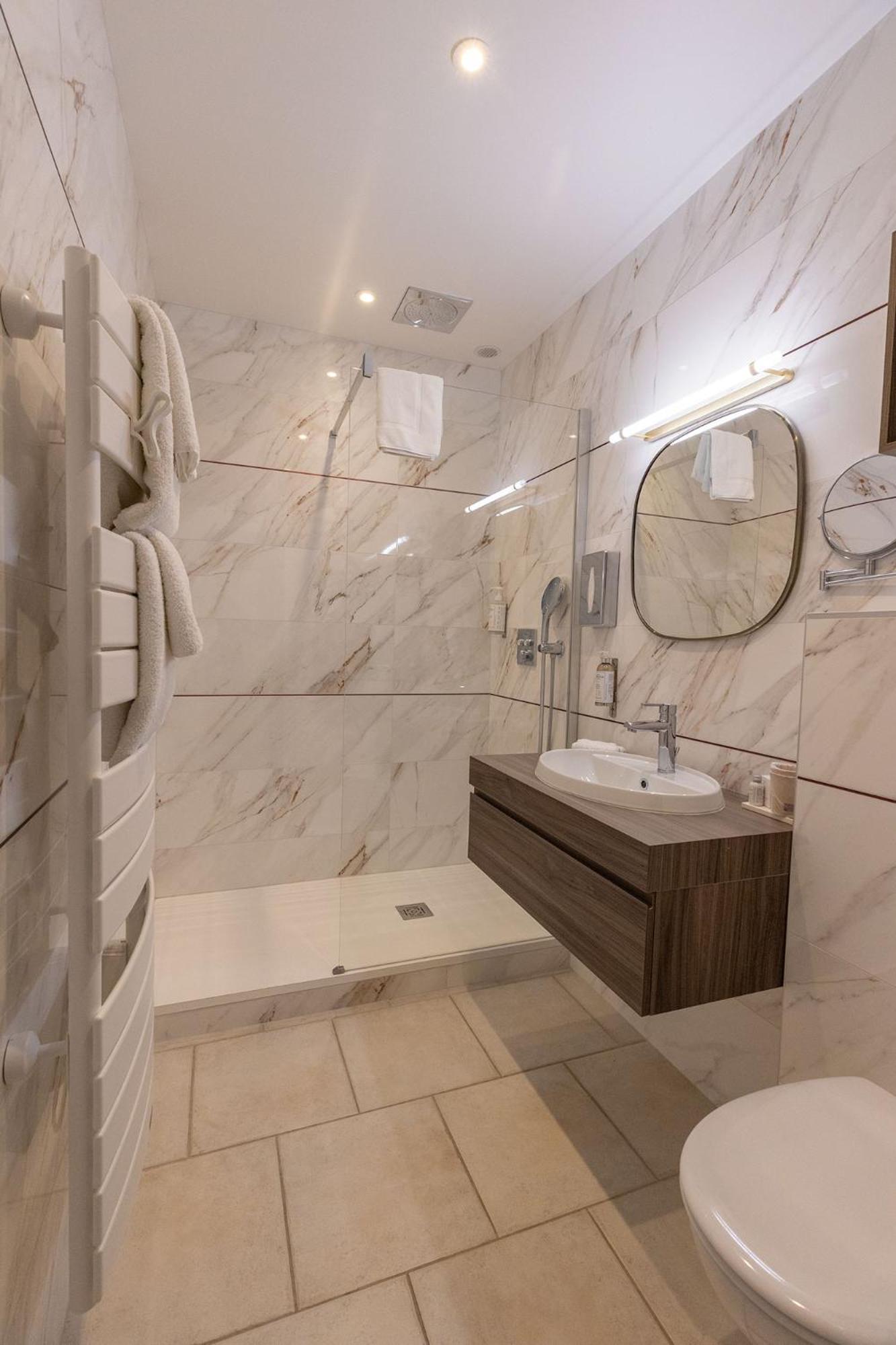 Classic Double Room - Photo 11