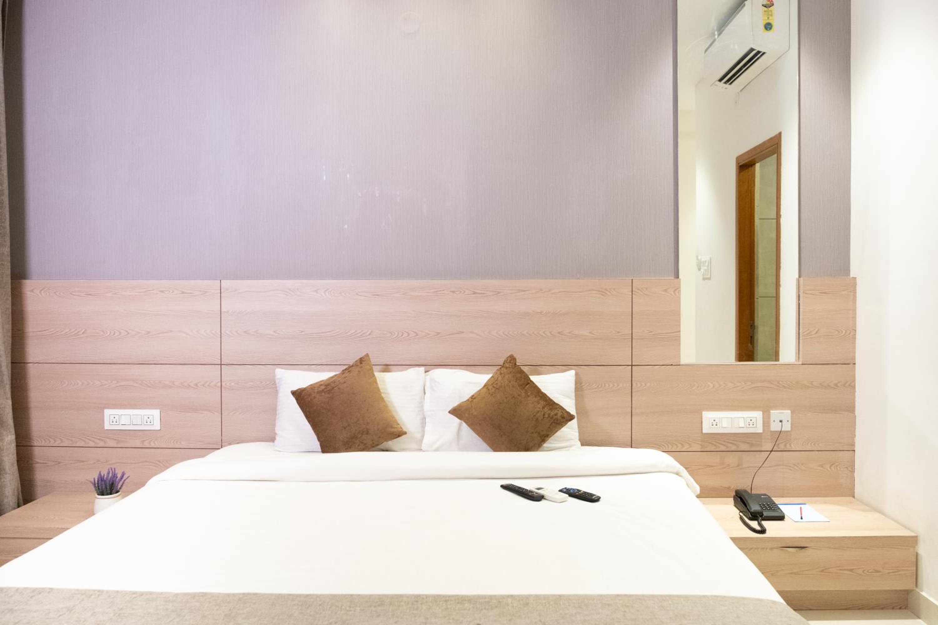 Deluxe Room - Photo 9