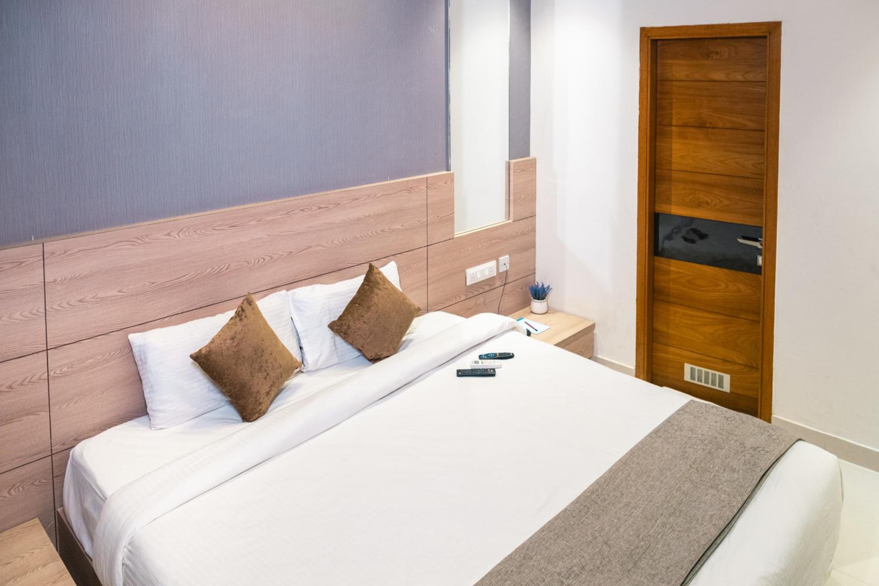 Deluxe Room - Photo 8