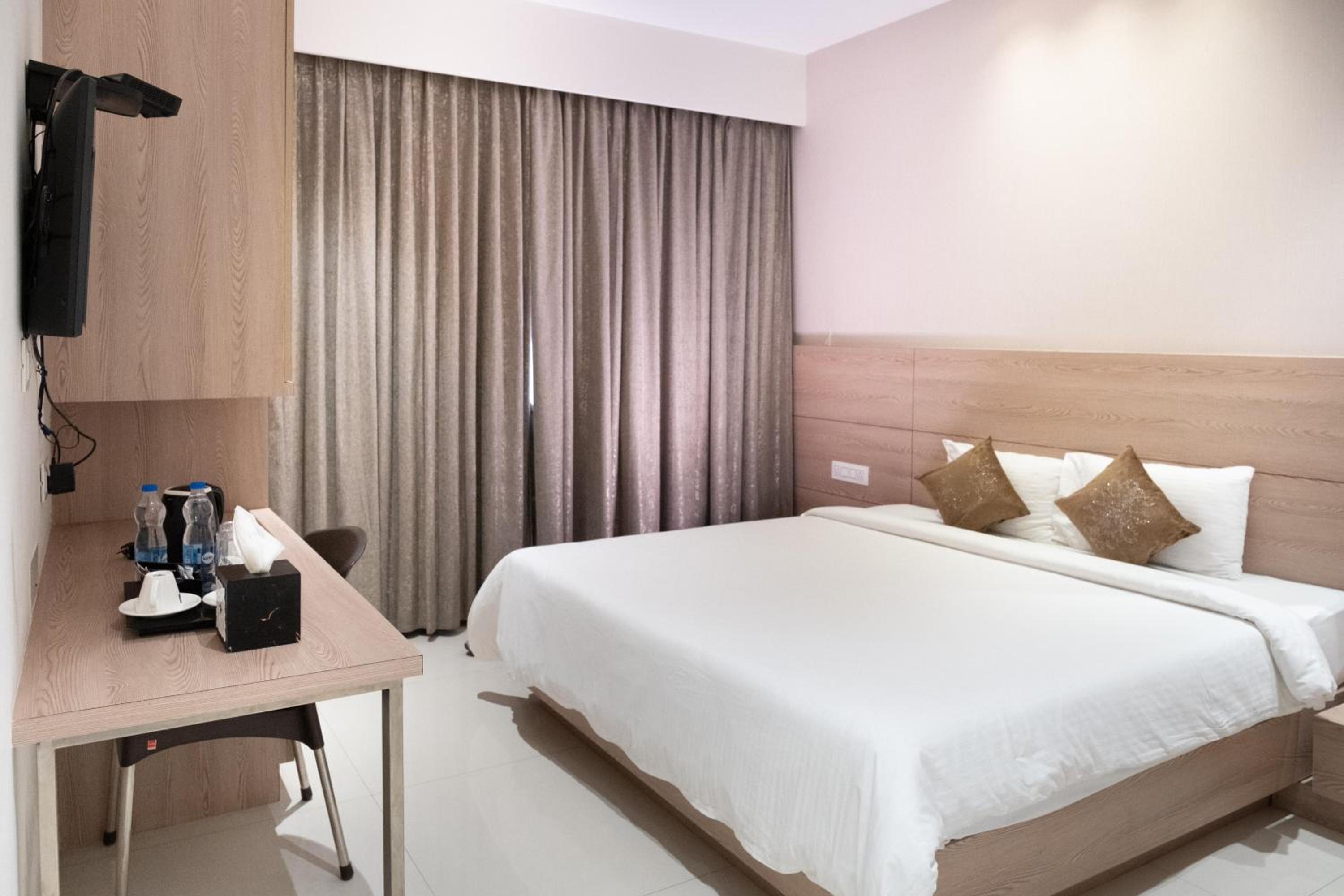 Deluxe Room - Photo 3