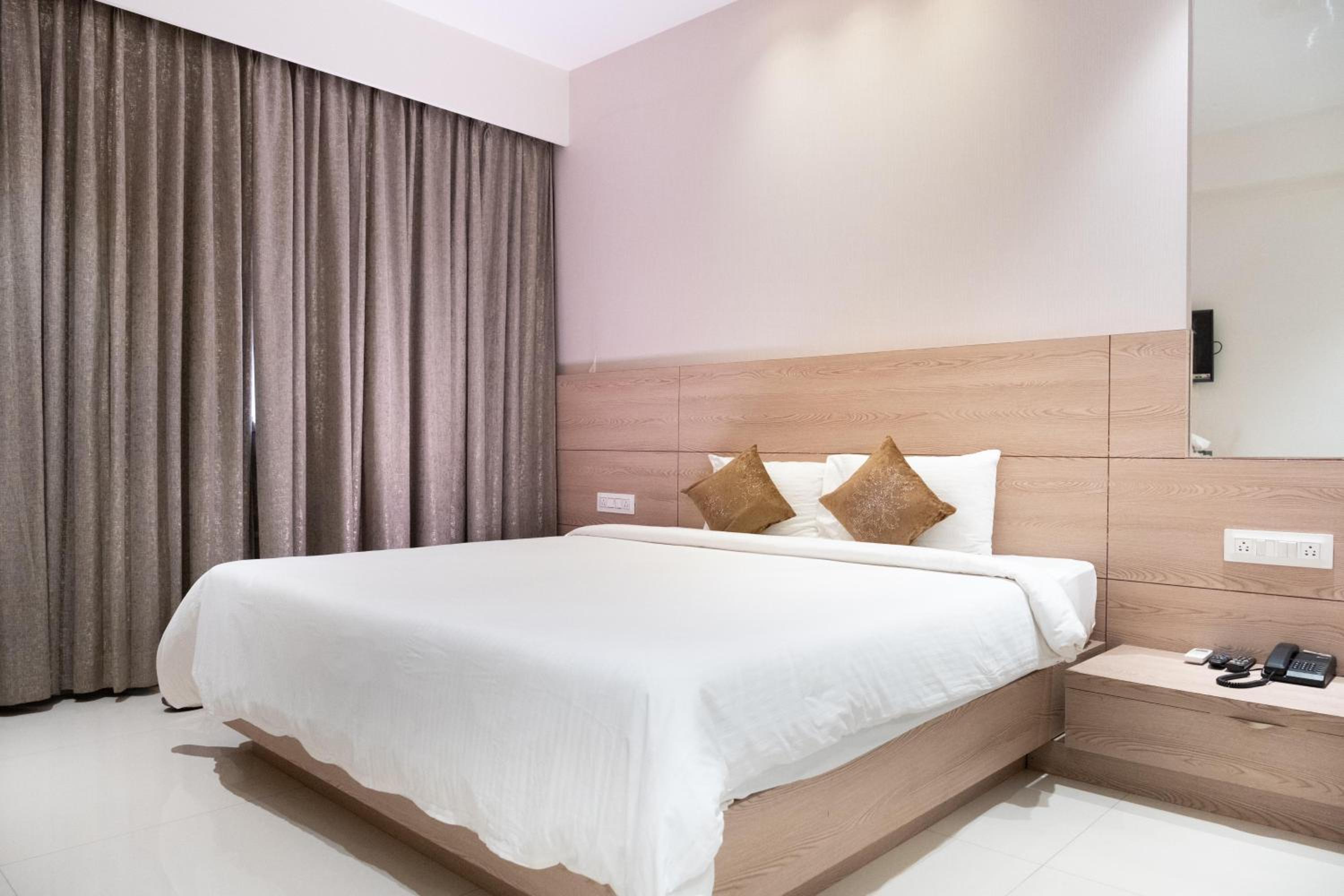 Deluxe Room - Photo 2