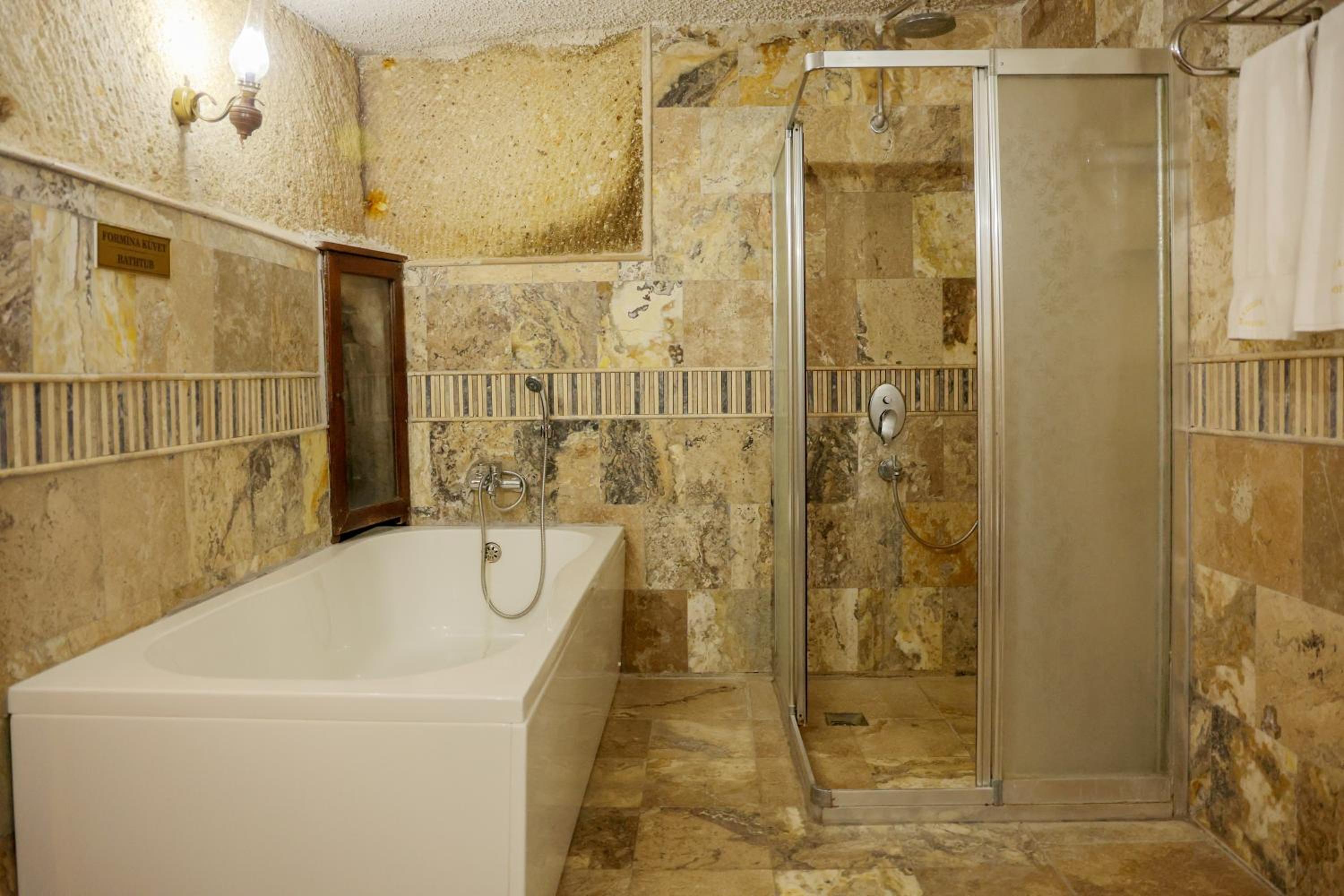 Deluxe Cave Room photo 2