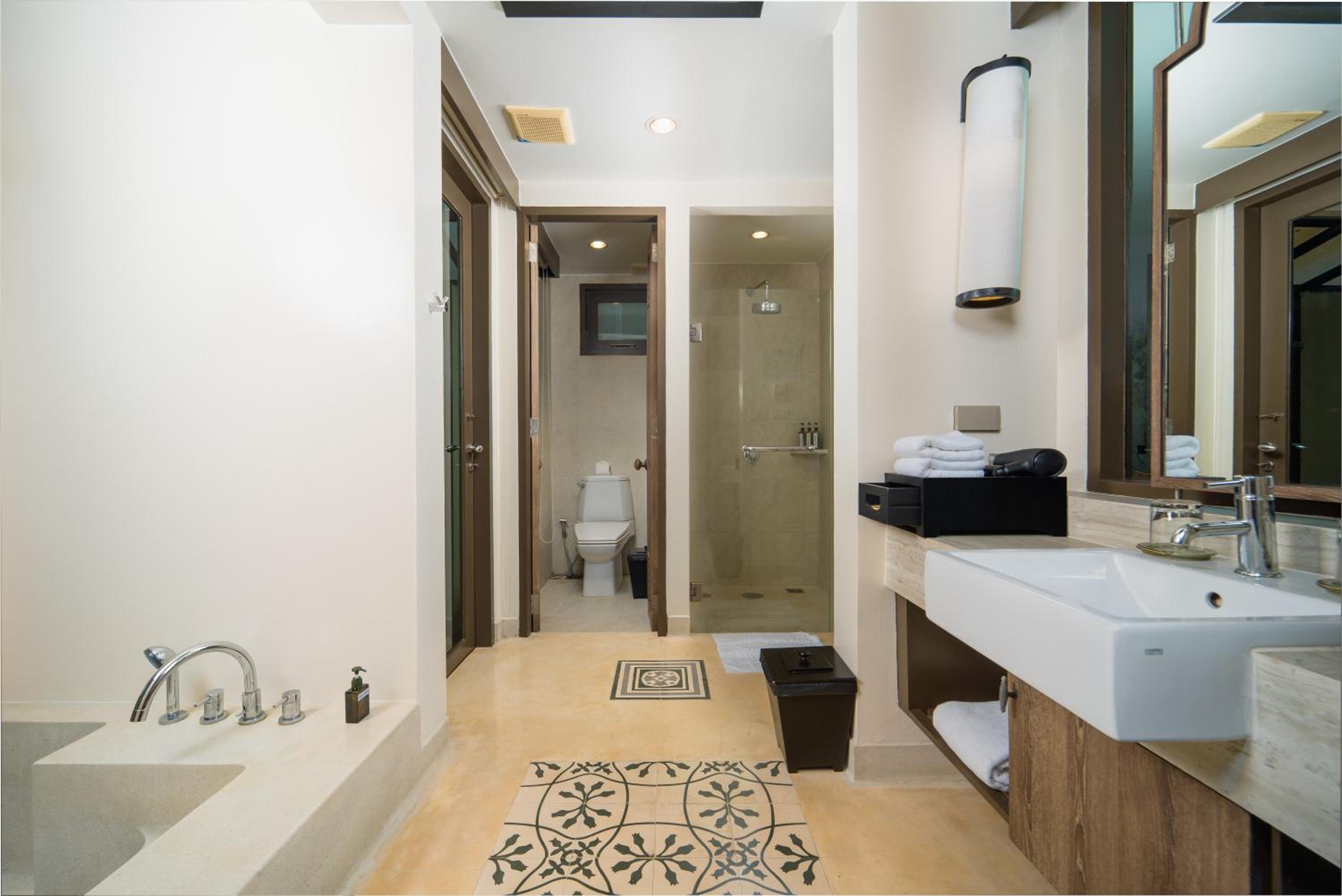Deluxe Elegance Double or Twin room - Photo 6