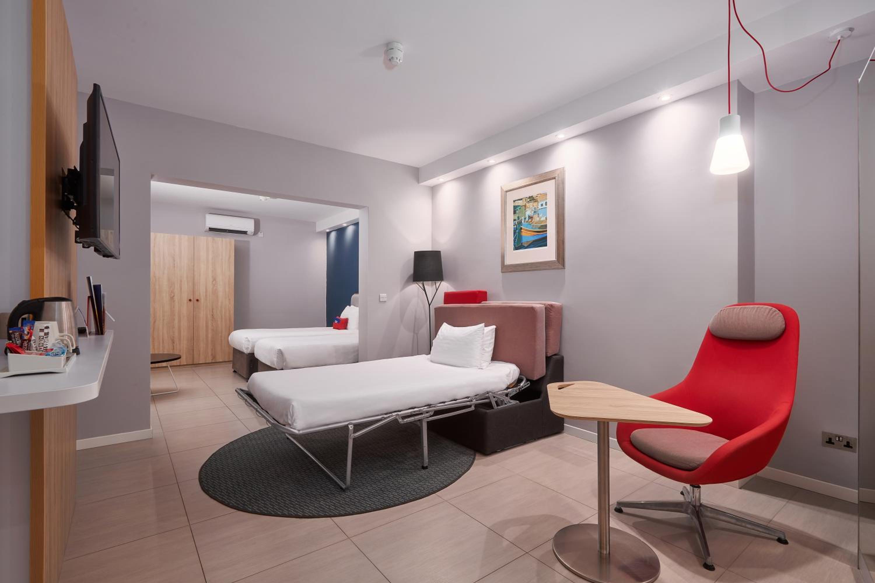 Twin Suite with Two Twin Beds, Sofa Bed and Pool Access