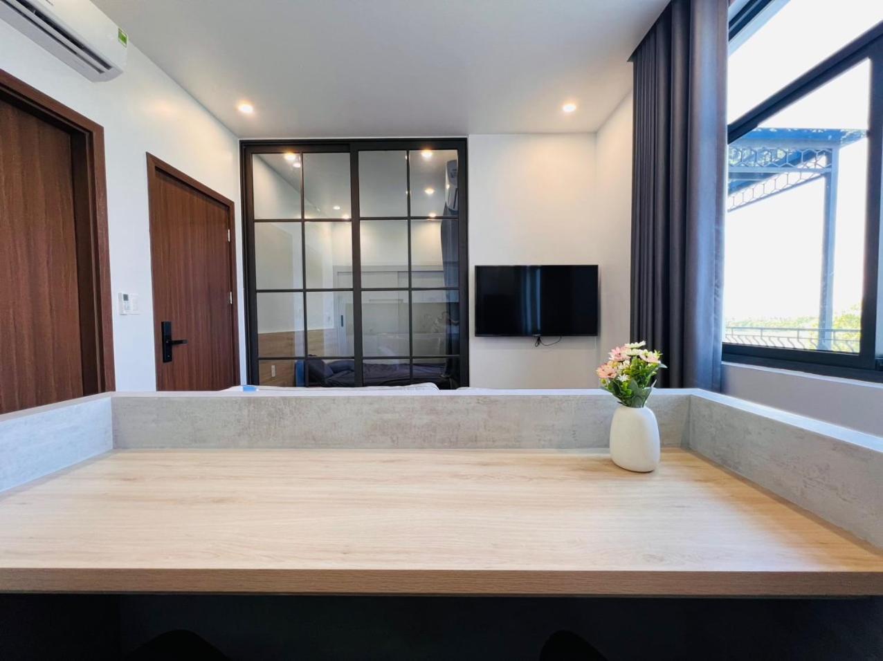 Family Room With Balcony photo 1