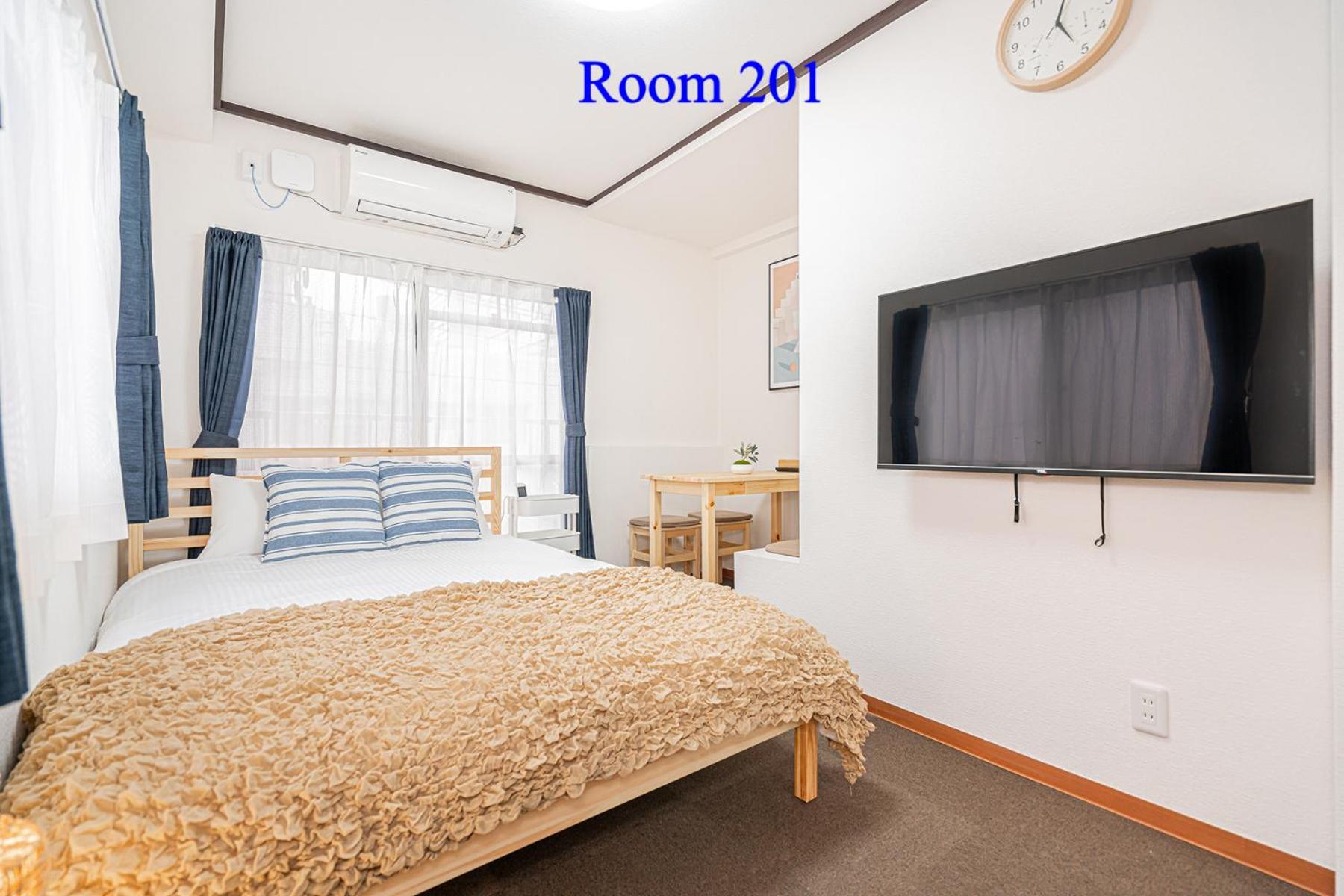 One-Bedroom Apartment photo 1