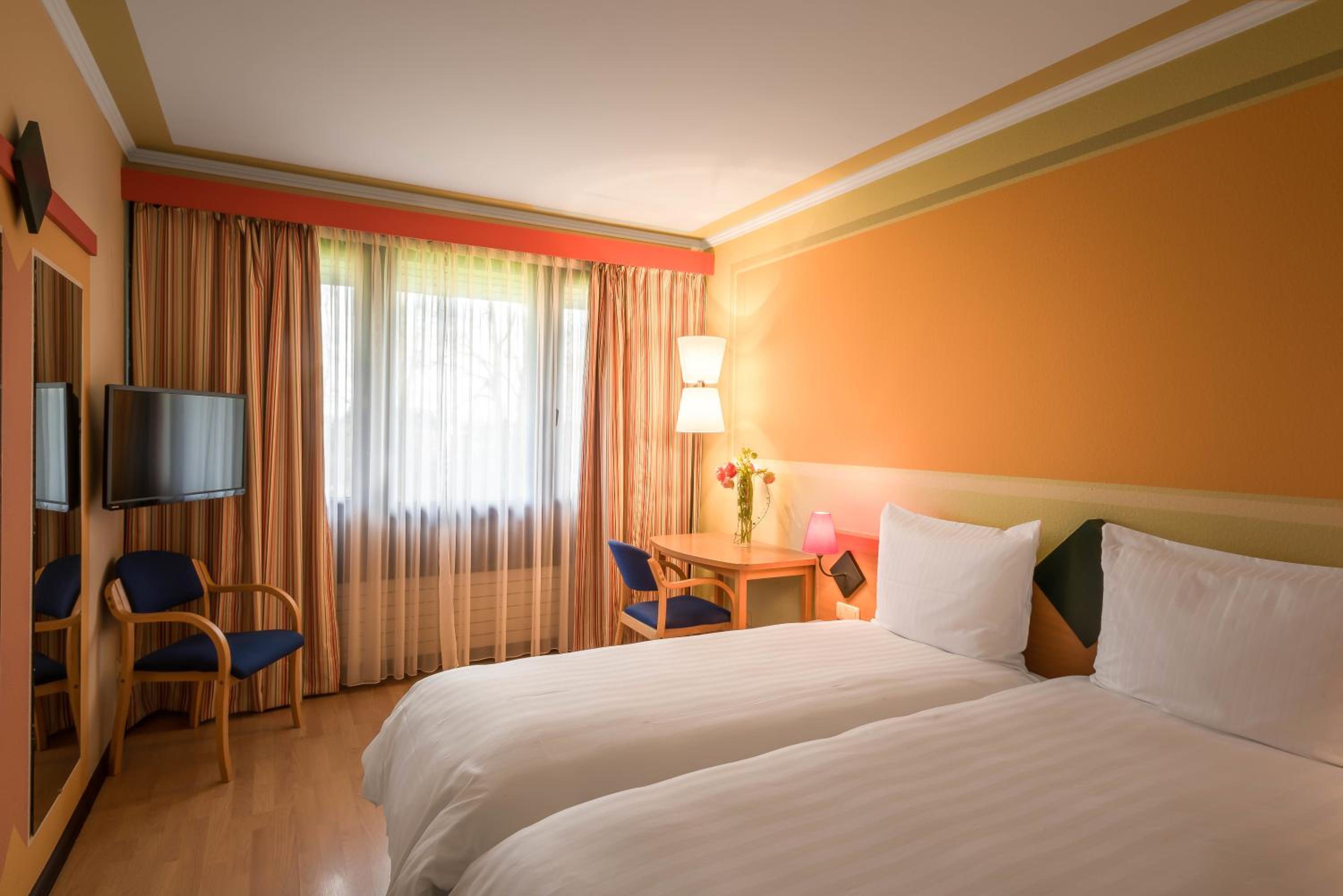 Standard Double Room - Photo 2