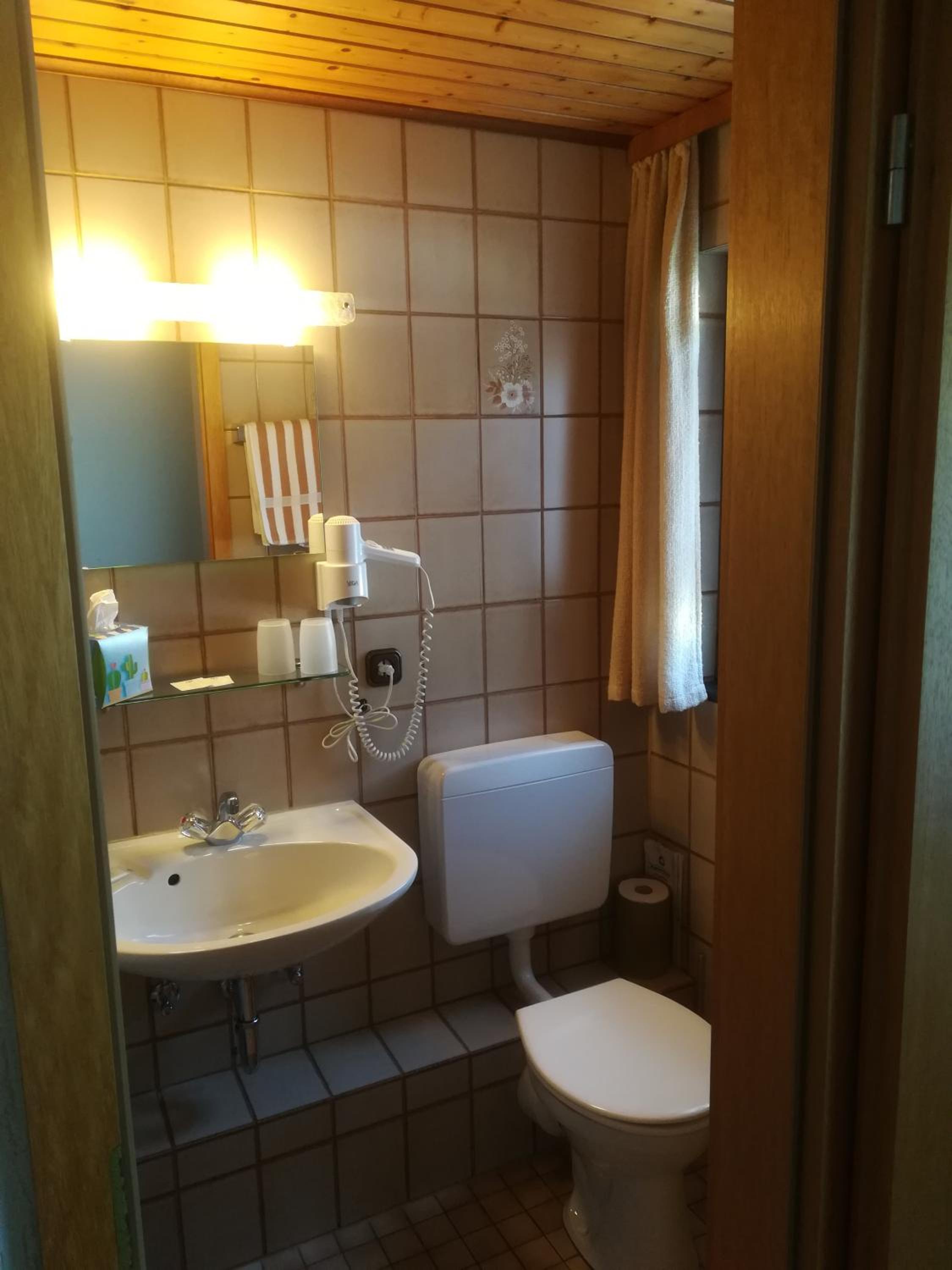 Double Room - Photo 8