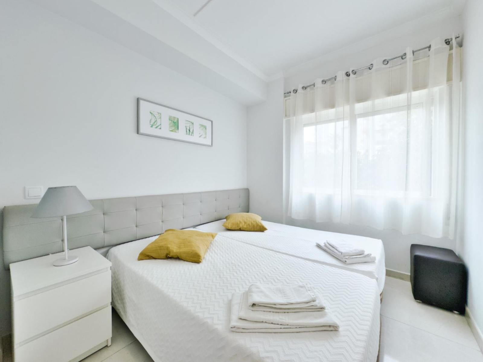Premium One-Bedroom Apartment - Photo 1