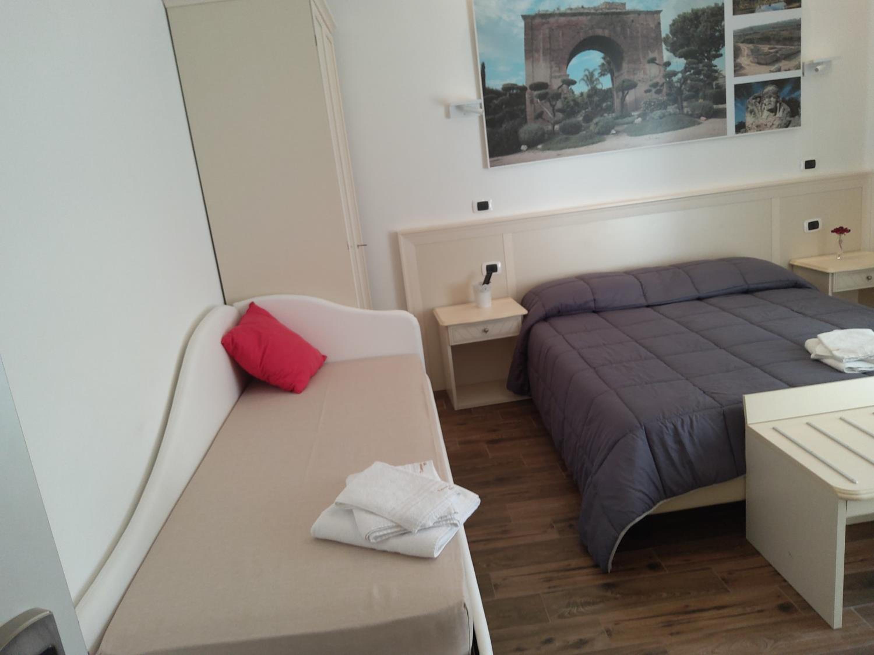 Quadruple Room with Private Bathroom photo 1