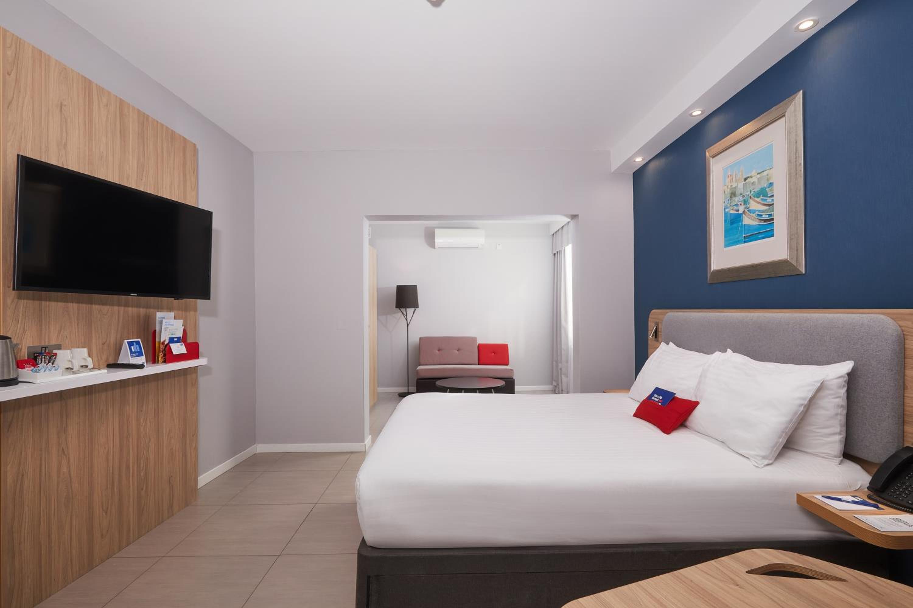 Double Suite with Sofa Bed and Pool Access