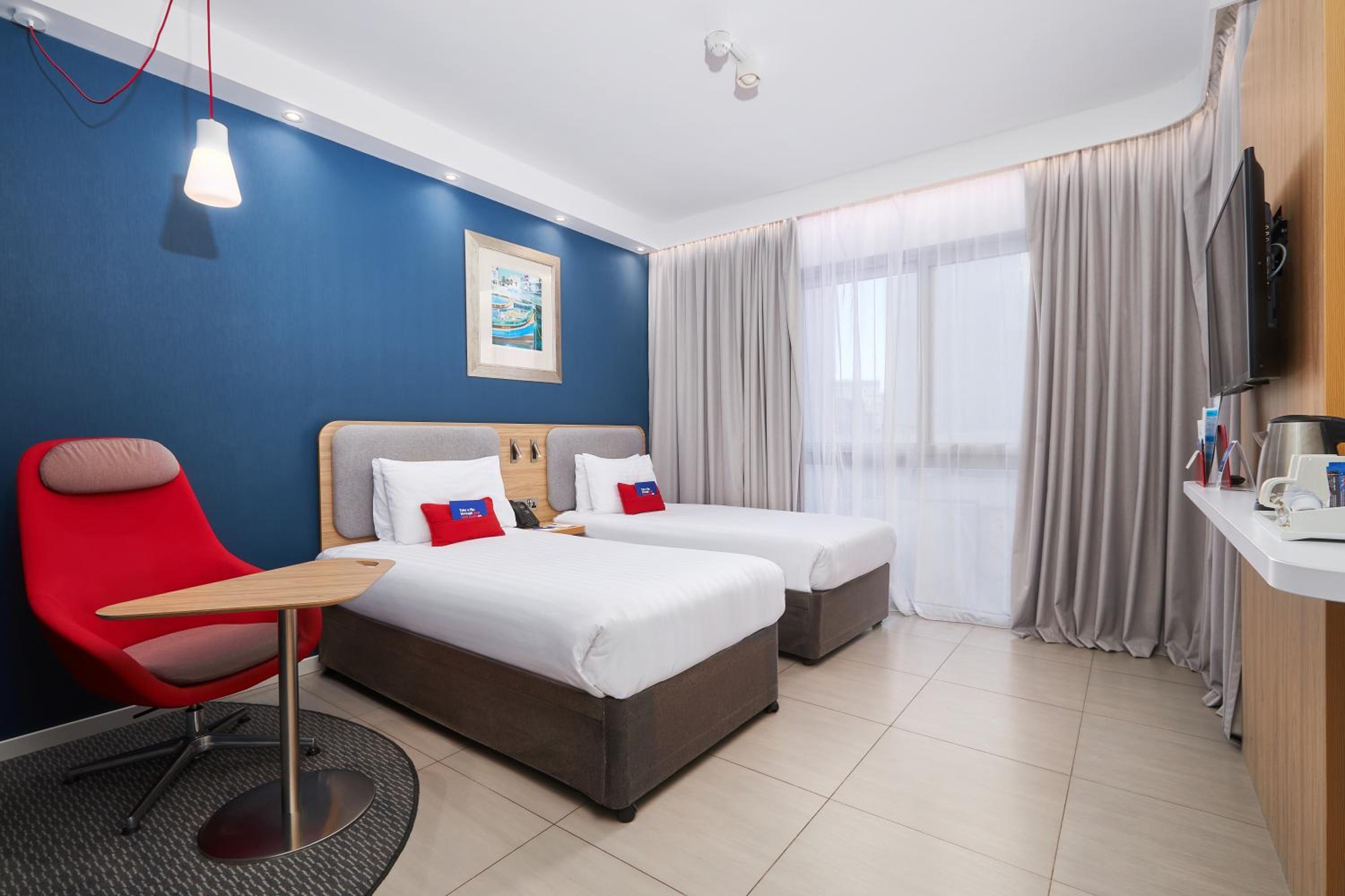 Standard Twin Room with Free Breakfast