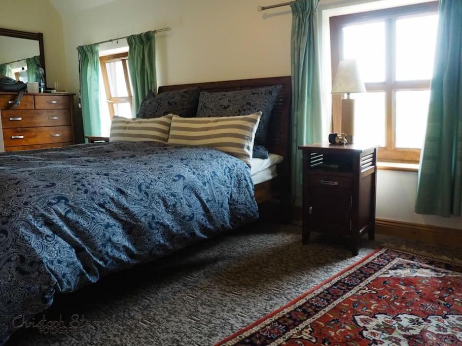 Three-Bedroom House photo 2