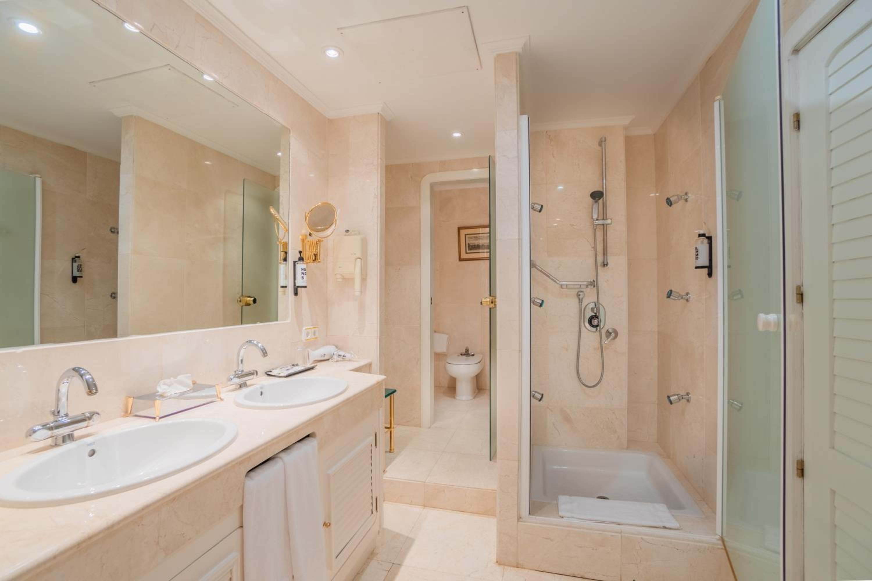 Suite with Terrace - Photo 7