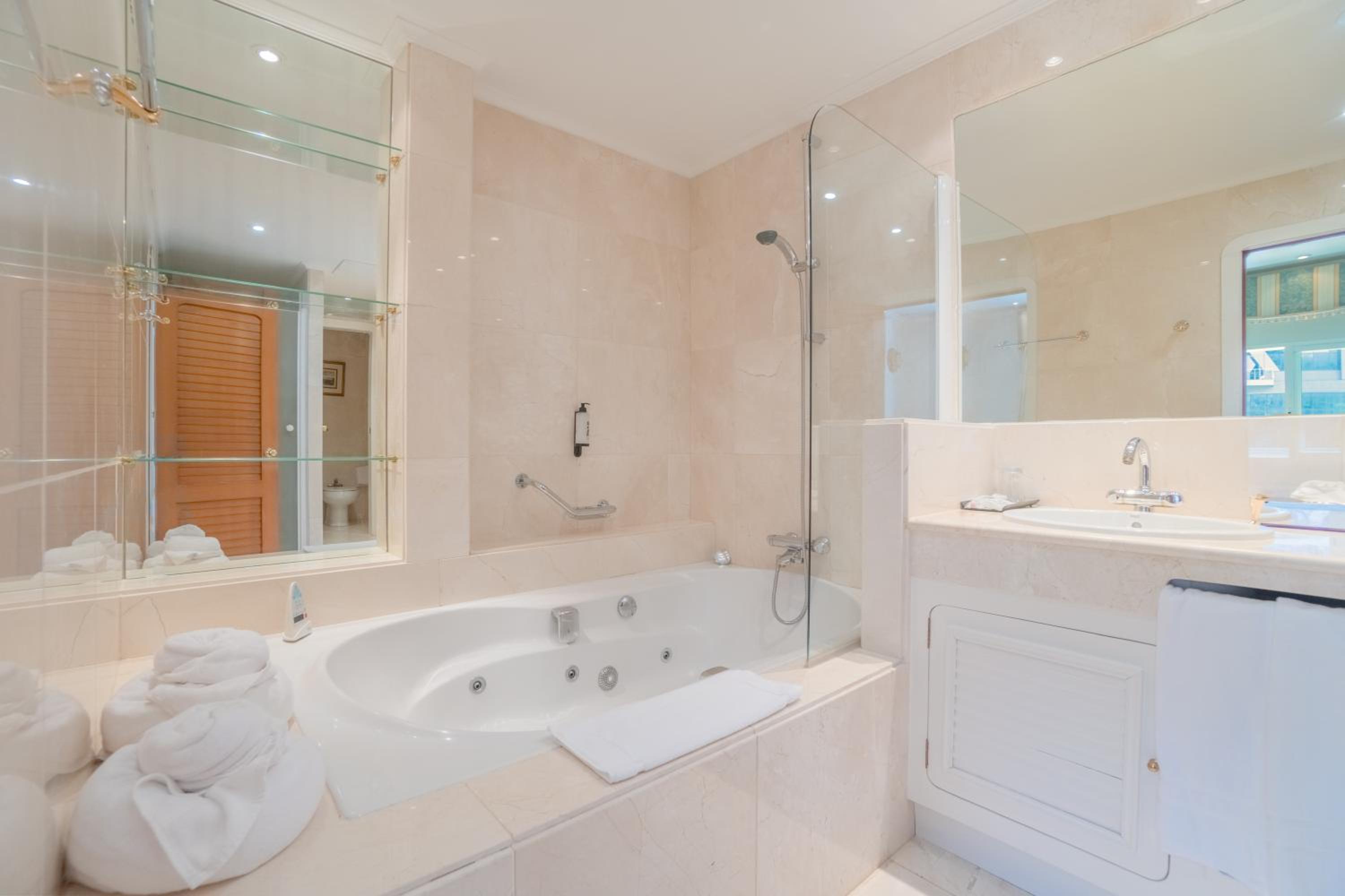 Suite with Terrace - Photo 6