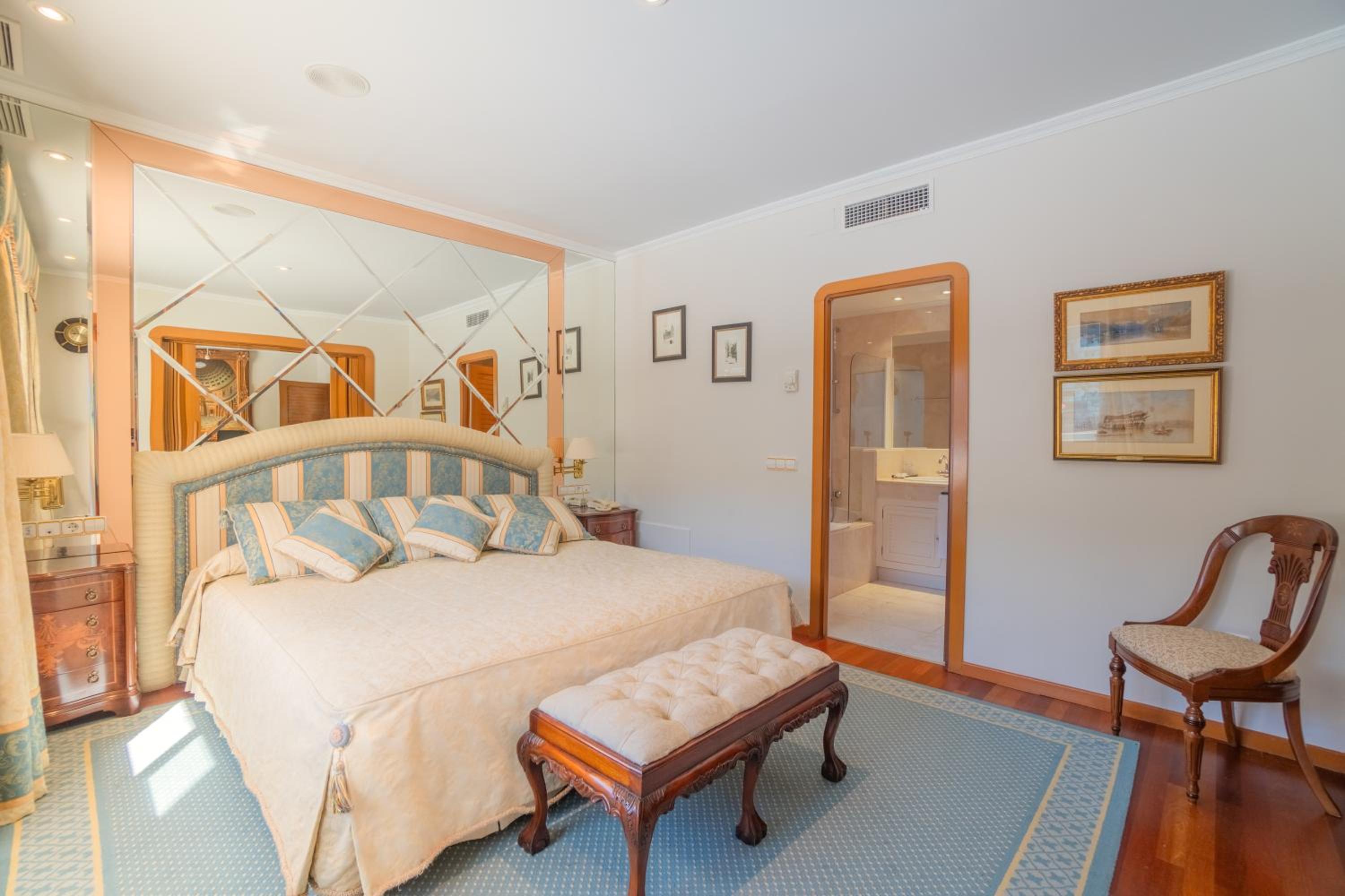 Suite with Terrace - Photo 3